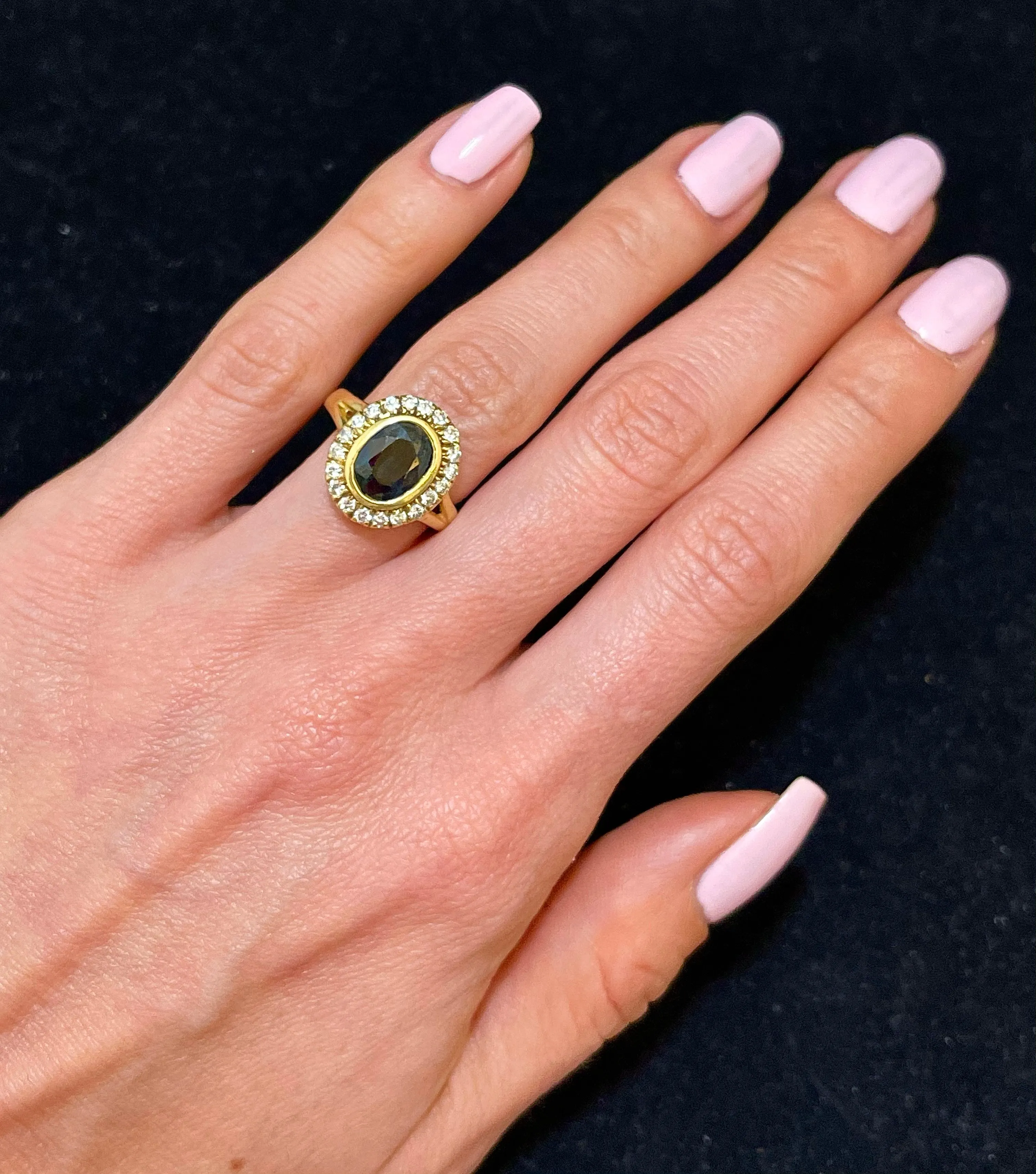 1920 Beautiful Designer Sapphire & Diamond Ring in 18K Yellow Gold - $30K APR Value w/CoA}