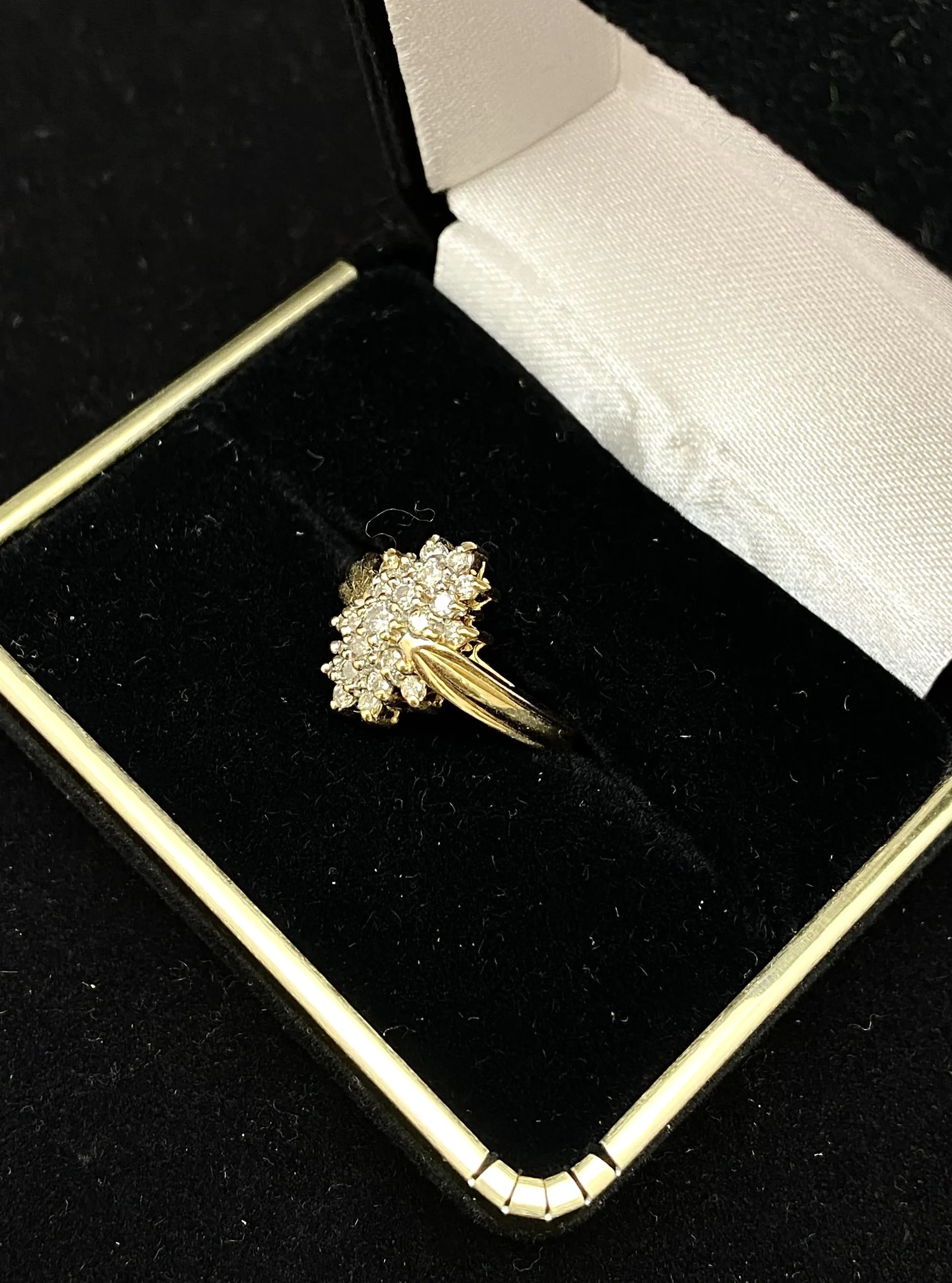 1940's Antique Design SYG w 23 Diamonds Lady's Ring - $4K Appraisal Value w/CoA}