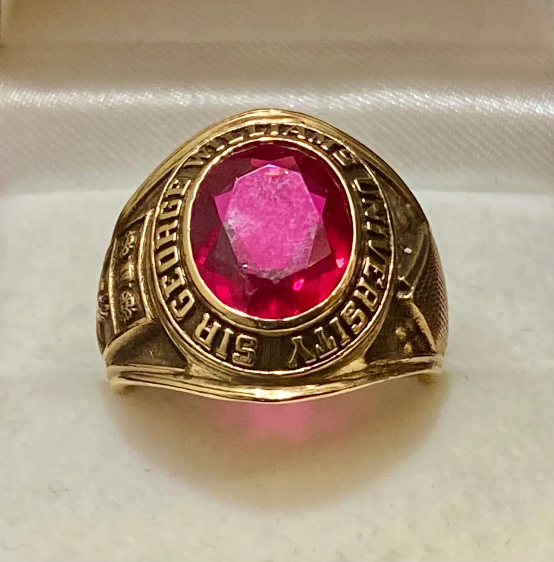1968 Sir George Williams University Class Ring in Solid Yellow Gold - $6K Appraisal Value w/CoA}