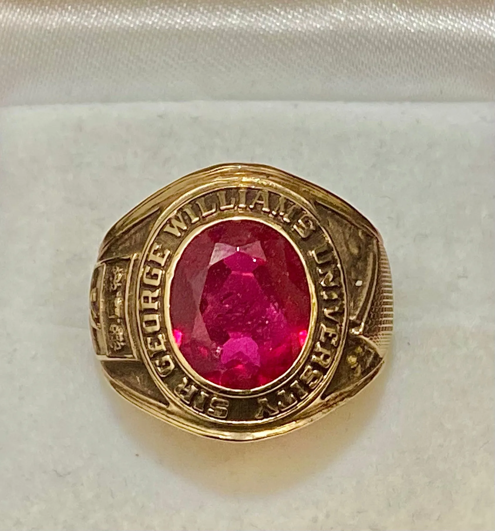 1968 Sir George Williams University Class Ring in Solid Yellow Gold - $6K Appraisal Value w/CoA}