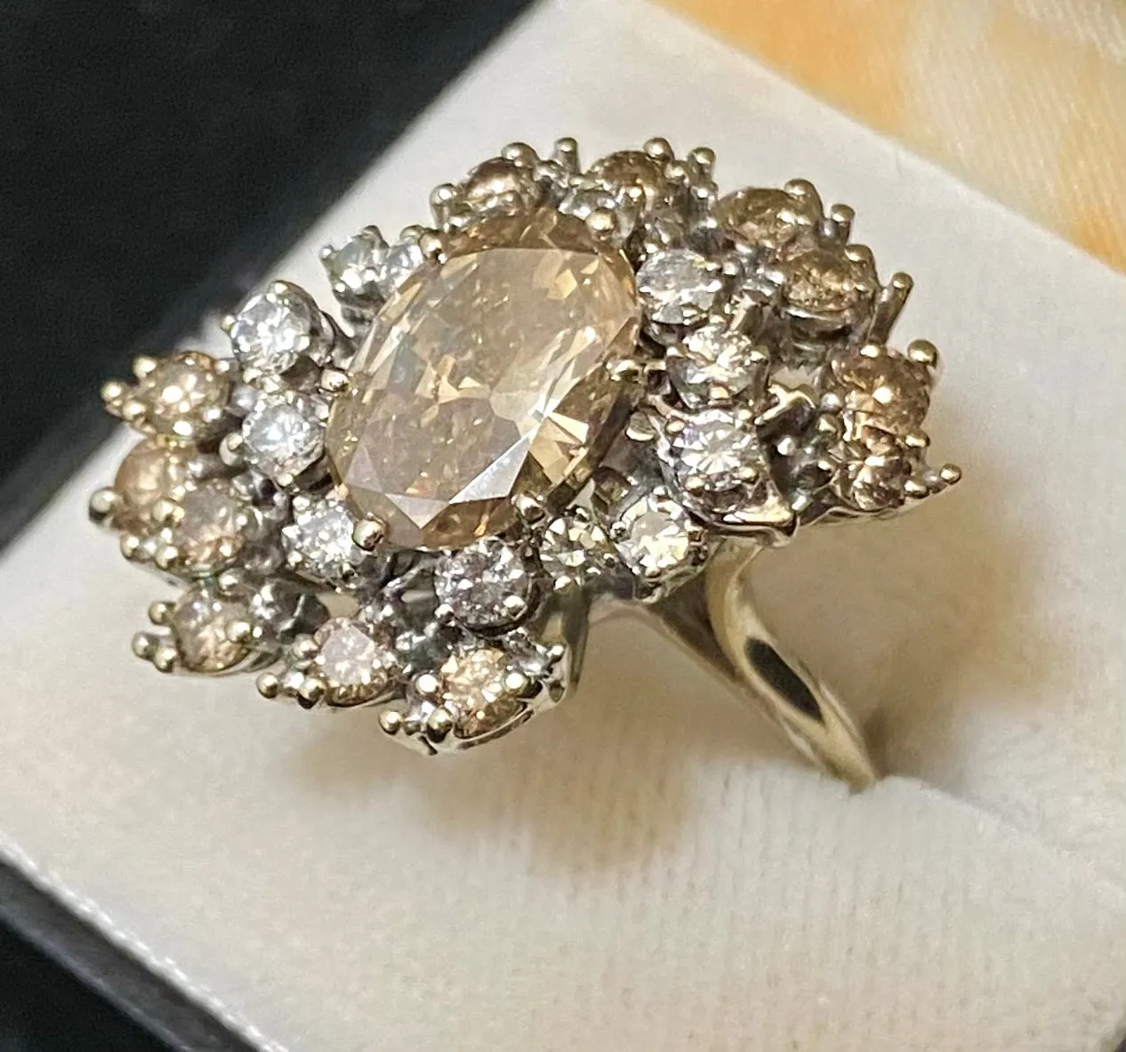 4.00 CT  White and Champagne Brown Diamonds White Gold Ring- $65K APR w/ CoA!!!!