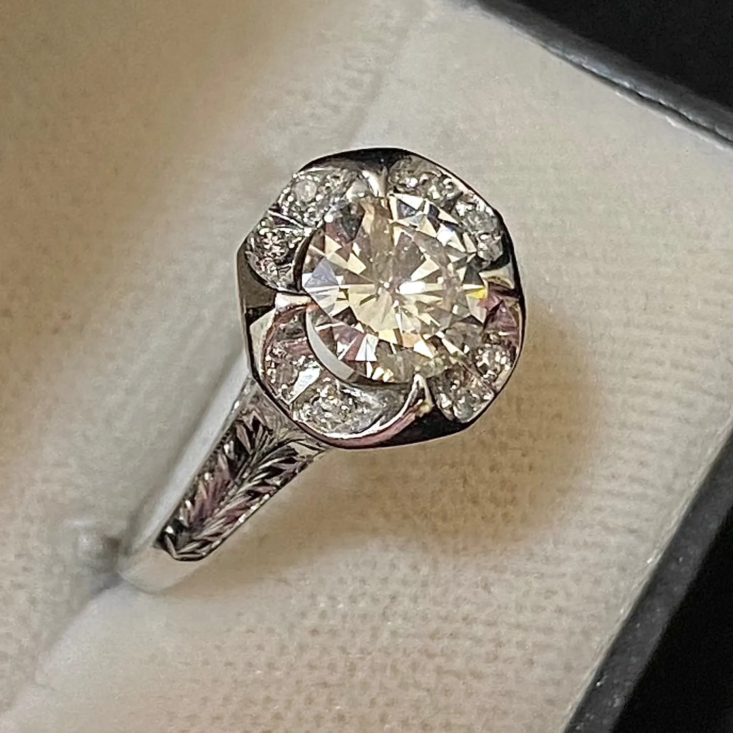 Amazing Filigree Design Platinum Diamond Halo Ring - $40K Appraisal Value w/ CoA! }