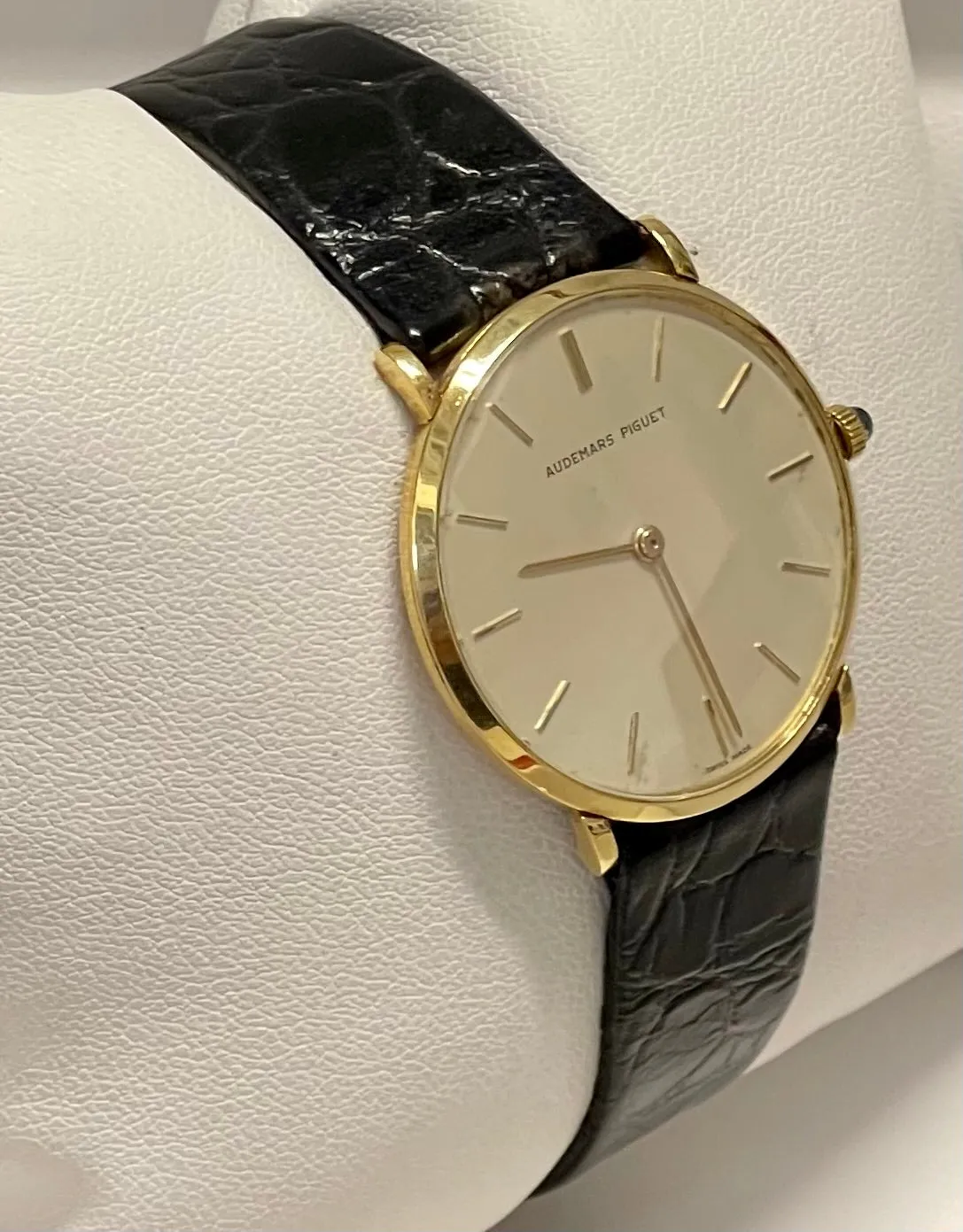 AUDEMARS PIGUET Mechanical 18K Yellow Gold Men's Wristwatch - $30K APR w/ COA!!!