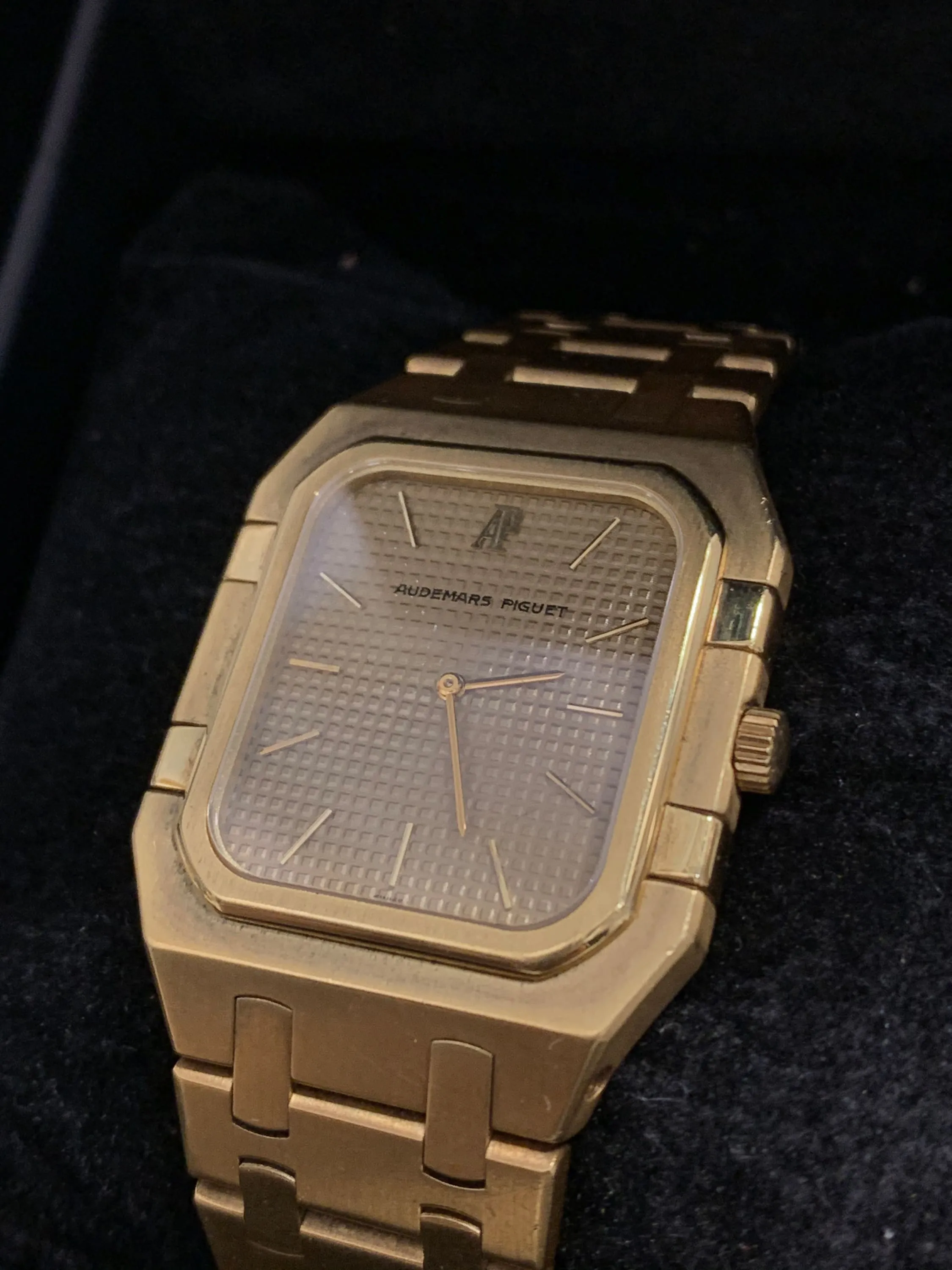 AUDEMARS PIGUET Royal Oak 18K Yellow Gold Wristwatch - $80K APR Value w/ CoA!