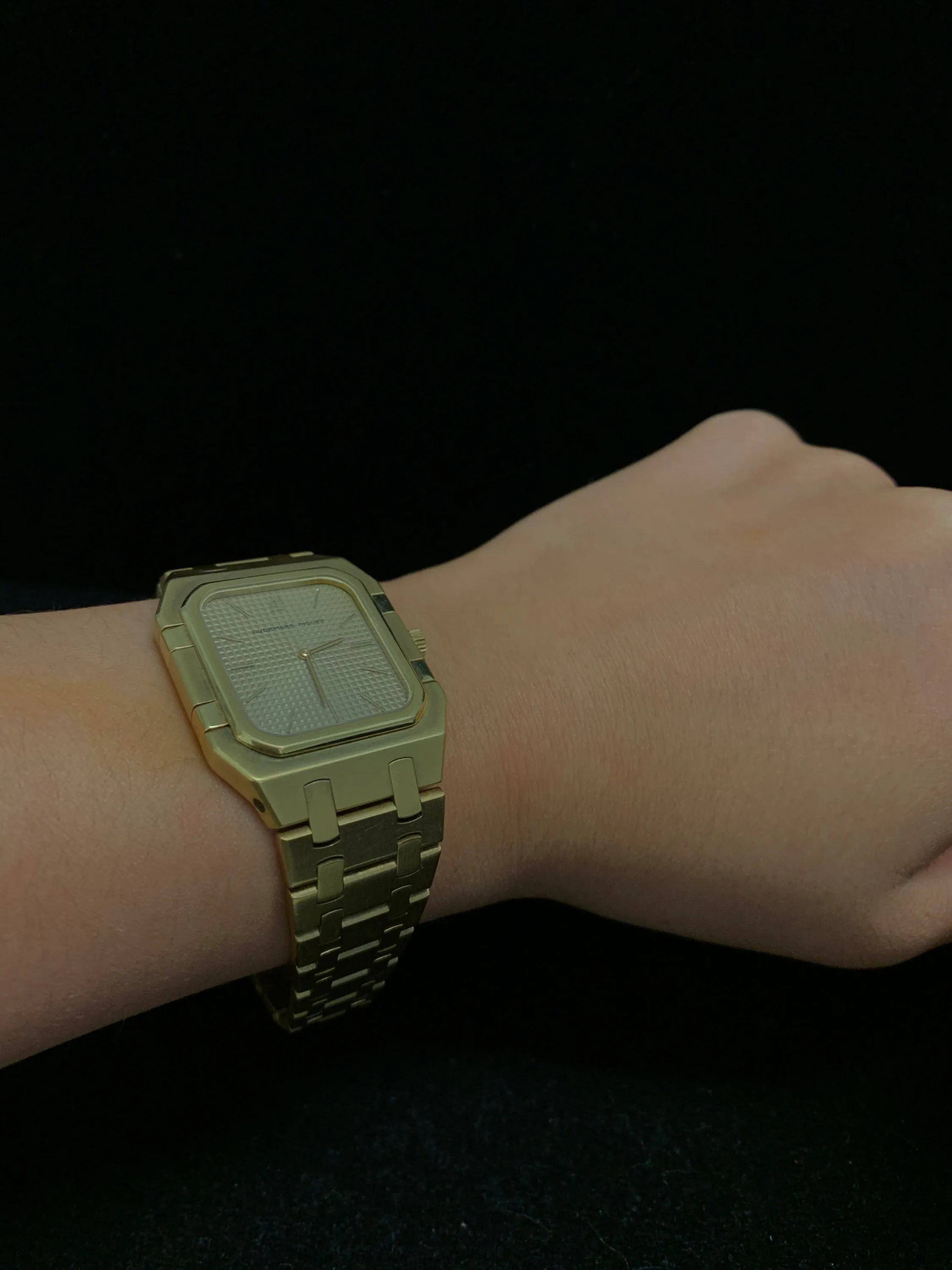 AUDEMARS PIGUET Royal Oak 18K Yellow Gold Wristwatch - $80K APR Value w/ CoA!