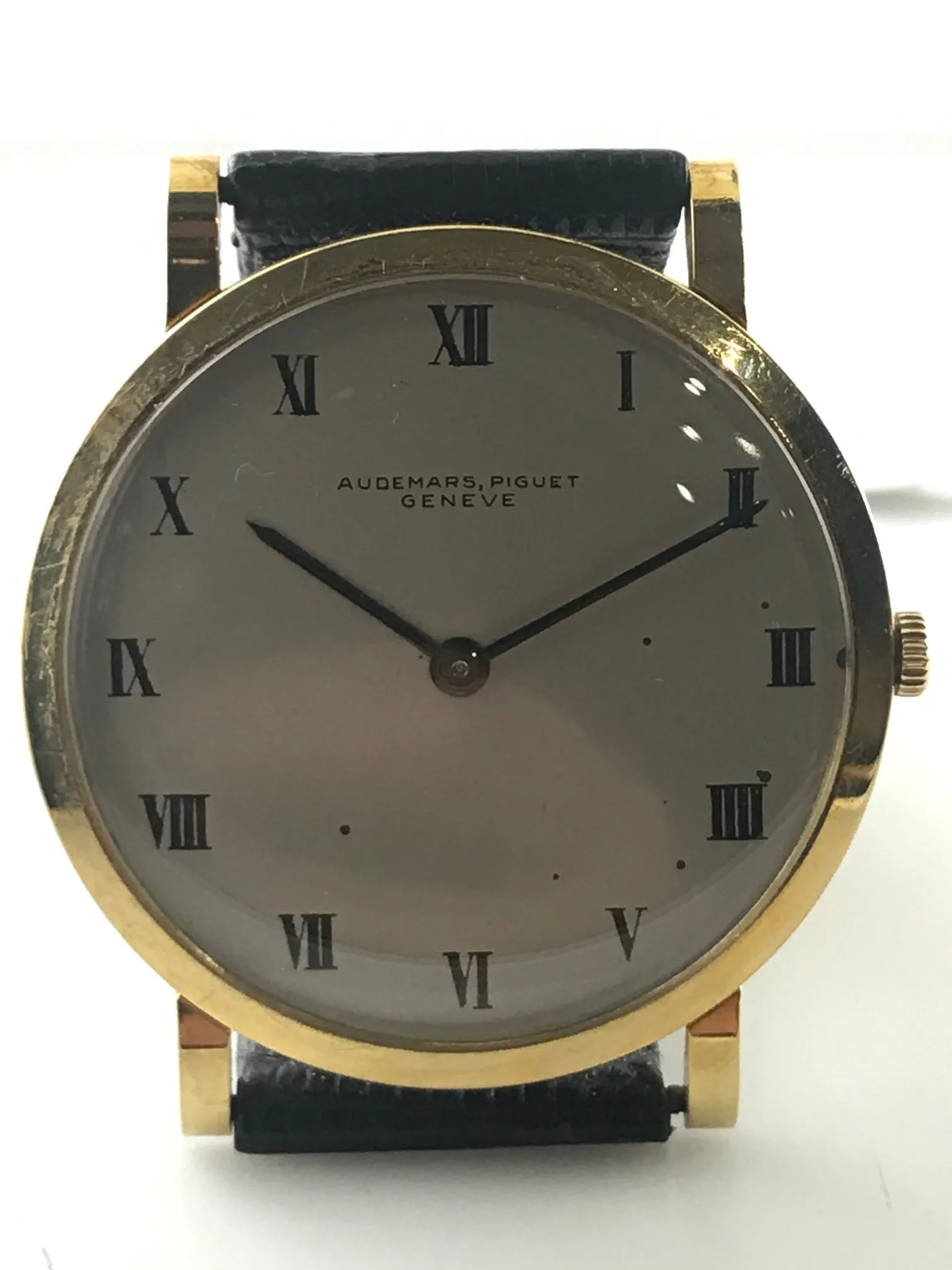 AUDEMARS PIGUET Ultra-Thin Men's 18K Yellow Gold Wristwatch on Original Strap - $40K VALUE