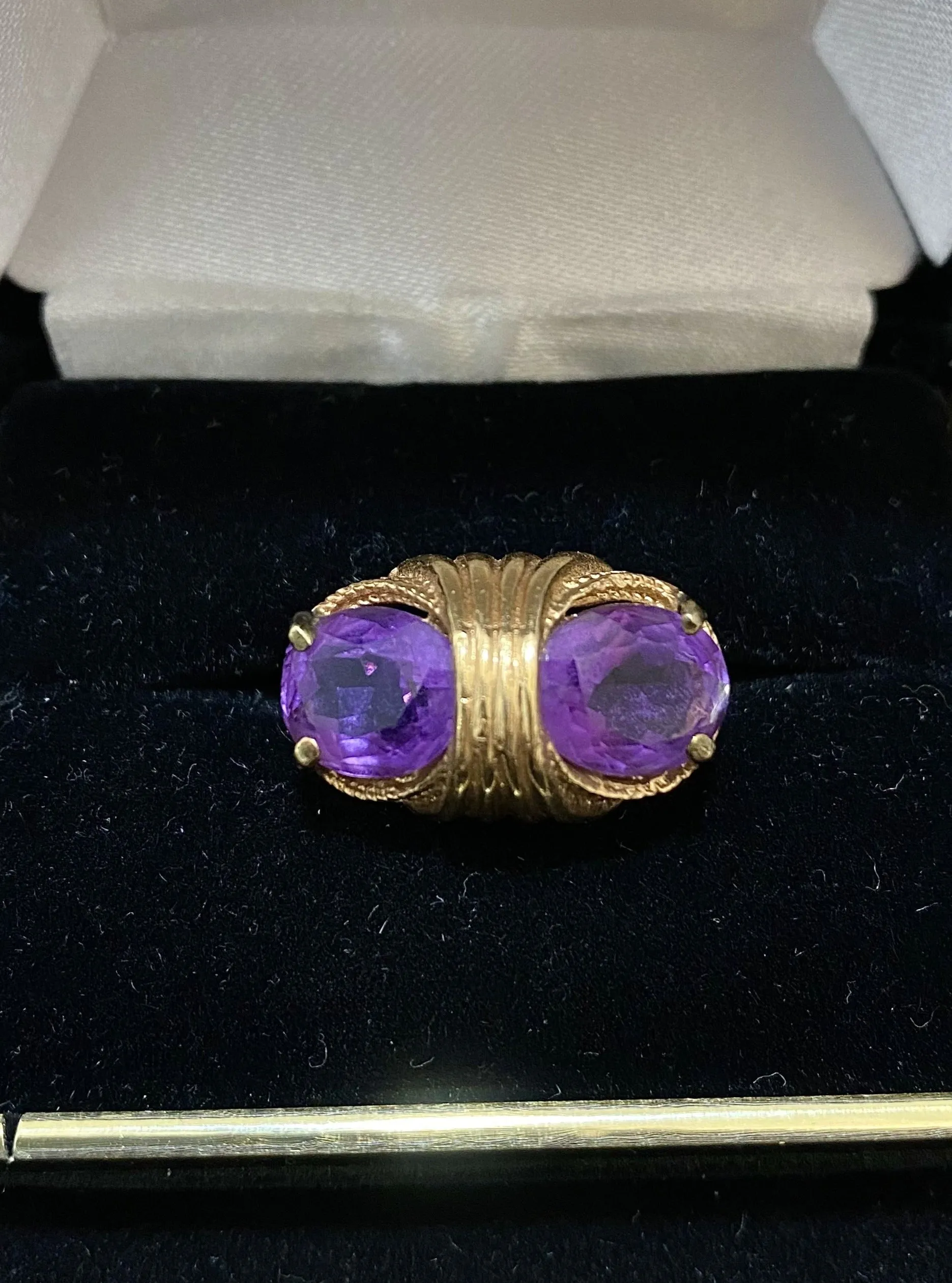 BEAUTIFUL 1940's Antique Design Solid Yellow Gold Amethyst Ring - $8K Appraisal Value w/ CoA!