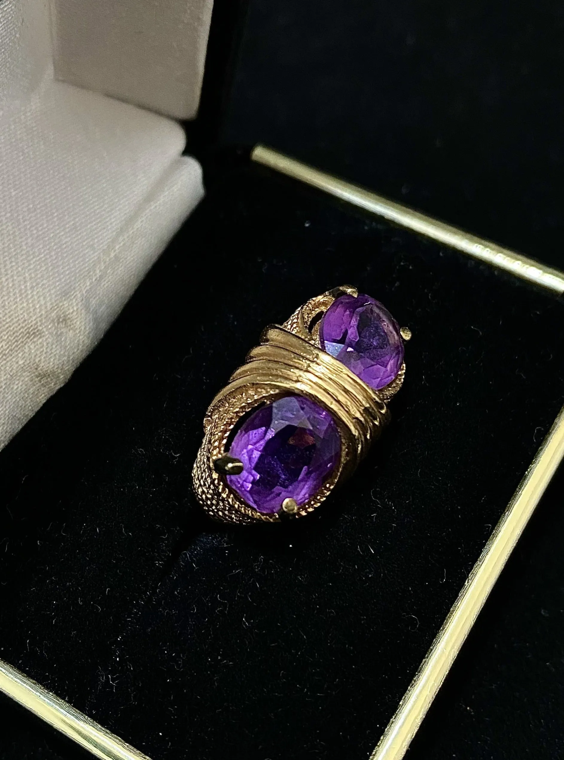 BEAUTIFUL 1940's Antique Design Solid Yellow Gold Amethyst Ring - $8K Appraisal Value w/ CoA!