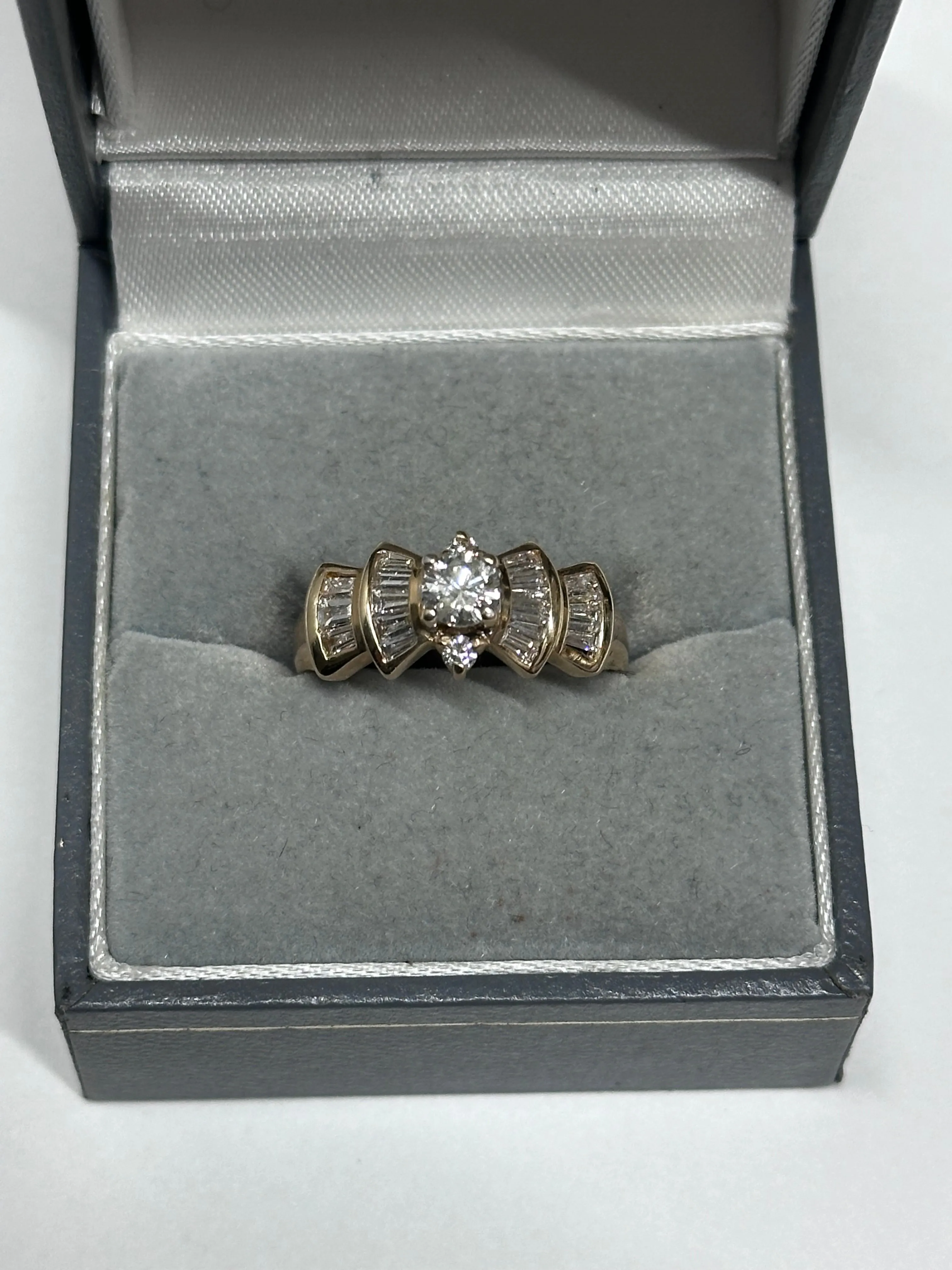 BEAUTIFUL ANTIQUE YELLOW GOLD LADIES DIAMOND RING - $13K APR w/ CoA!!!!!!!!!!!!!