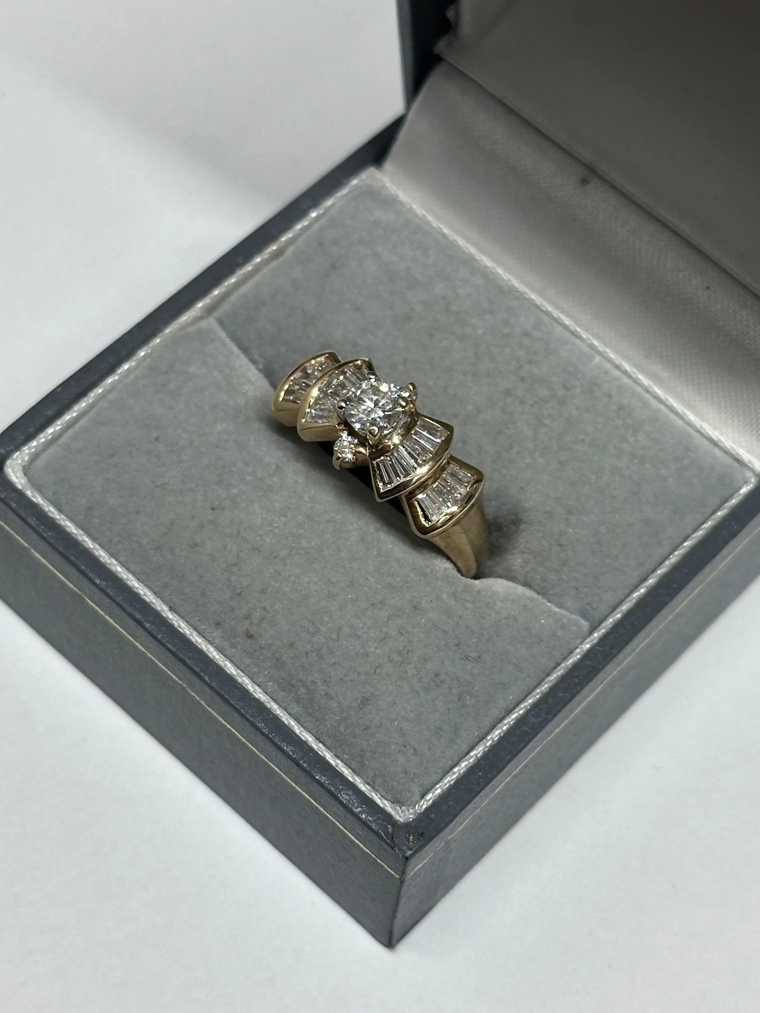 BEAUTIFUL ANTIQUE YELLOW GOLD LADIES DIAMOND RING - $13K APR w/ CoA!!!!!!!!!!!!!