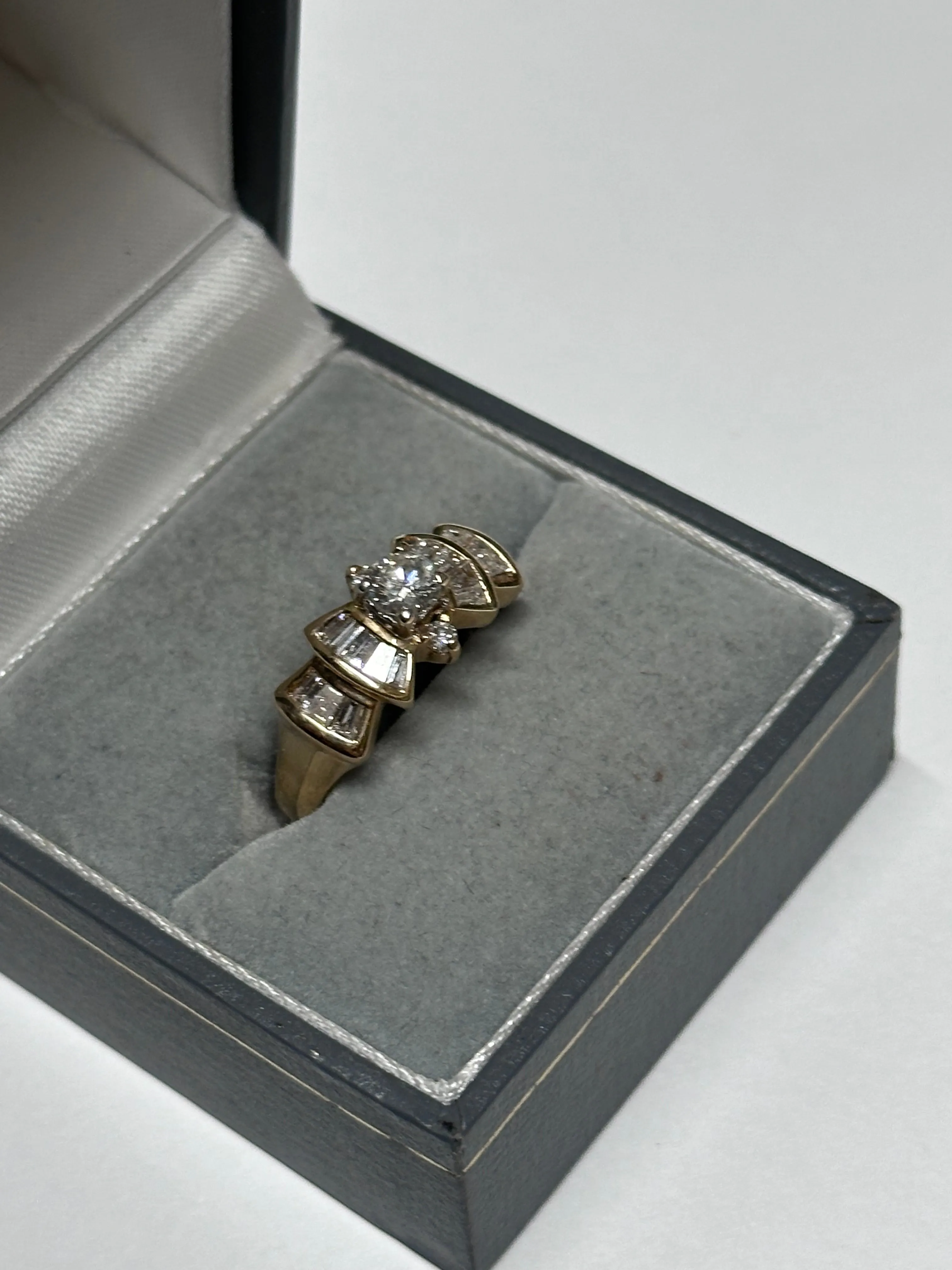 BEAUTIFUL ANTIQUE YELLOW GOLD LADIES DIAMOND RING - $13K APR w/ CoA!!!!!!!!!!!!!