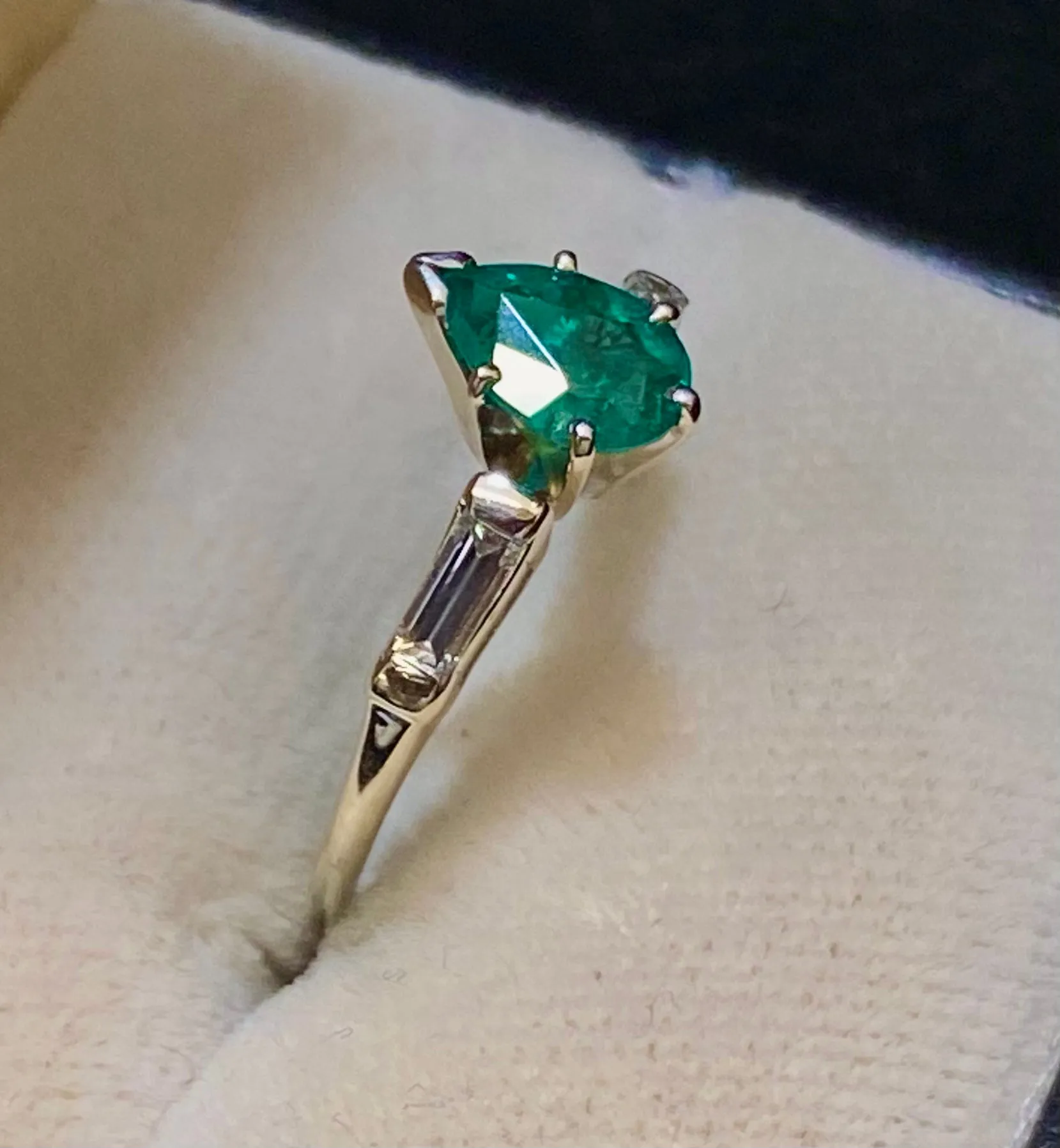 Beautiful Designer Solid White Gold Emerald & Diamond Ring - $15K Appraisal Value w/CoA}
