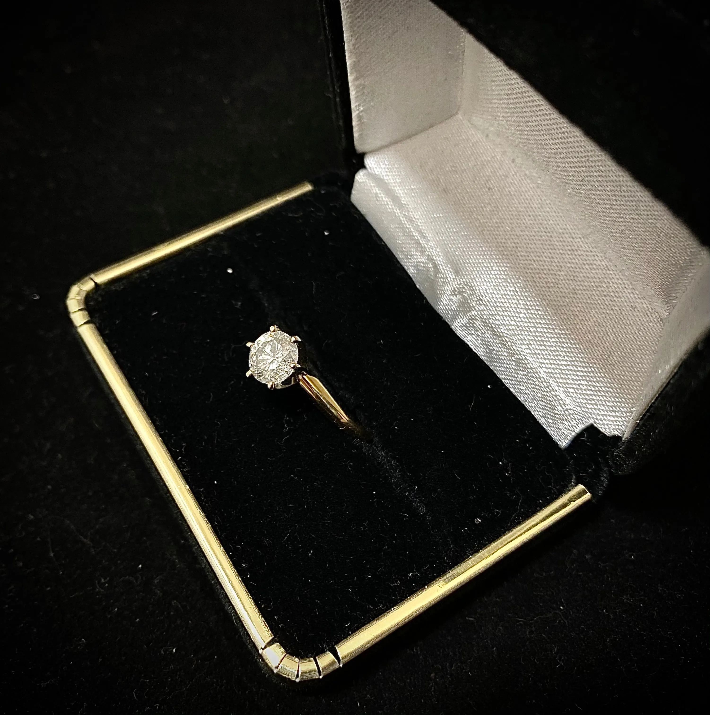 Beautiful Designer Solid Yellow Gold Diamond Solitaire Engagement Ring - $15K Appraisal Value w/CoA}