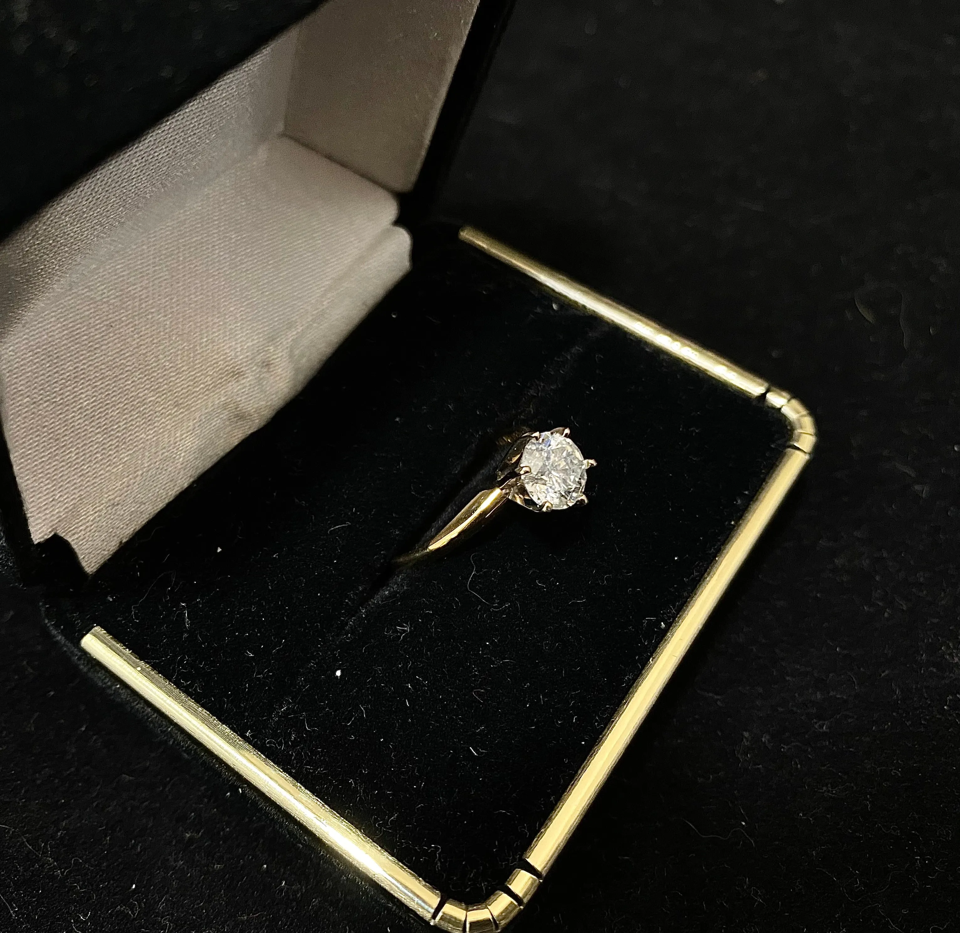 Beautiful Designer Solid Yellow Gold Diamond Solitaire Engagement Ring - $15K Appraisal Value w/CoA}