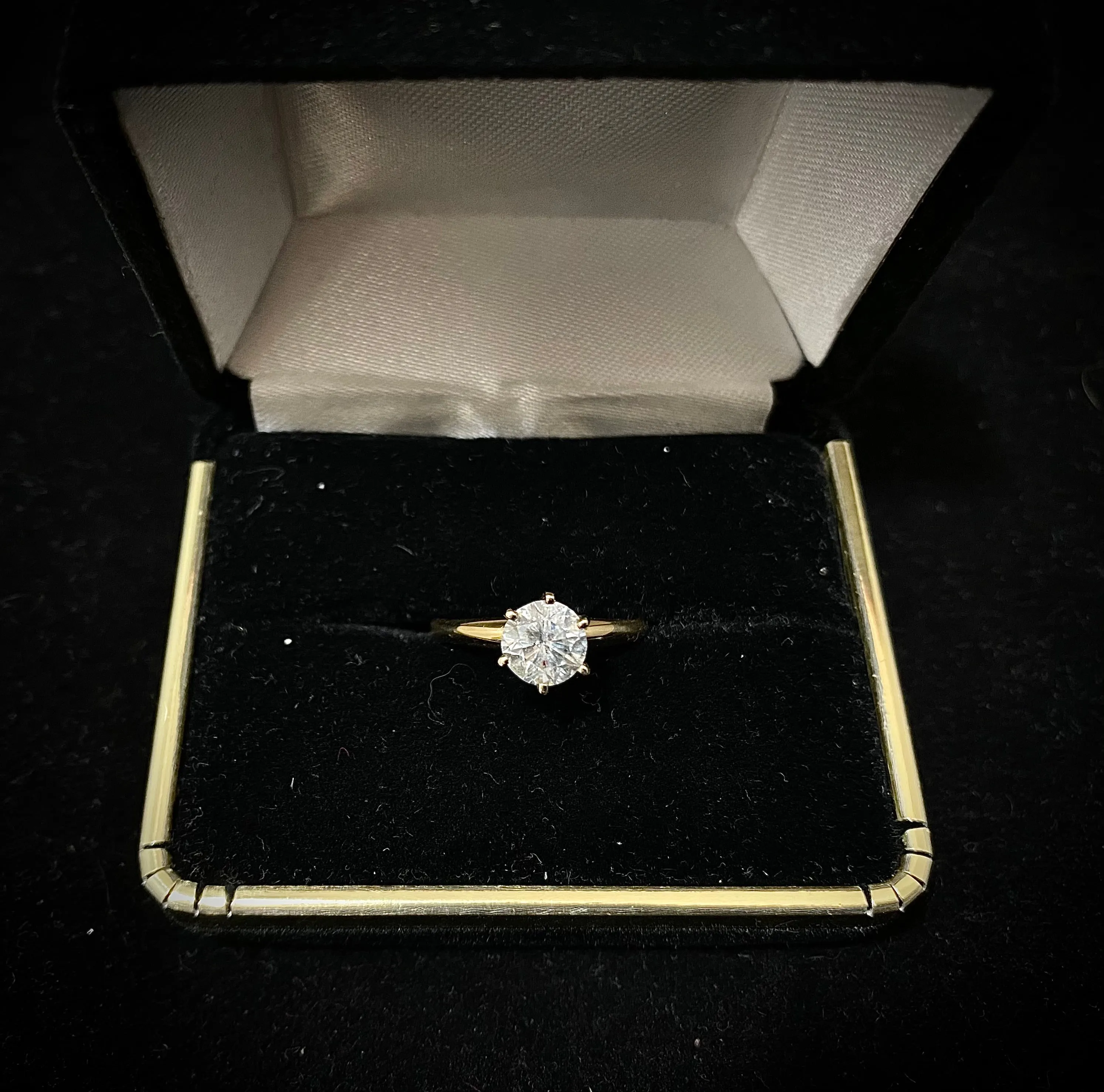 Beautiful Designer Solid Yellow Gold Diamond Solitaire Engagement Ring - $15K Appraisal Value w/CoA}