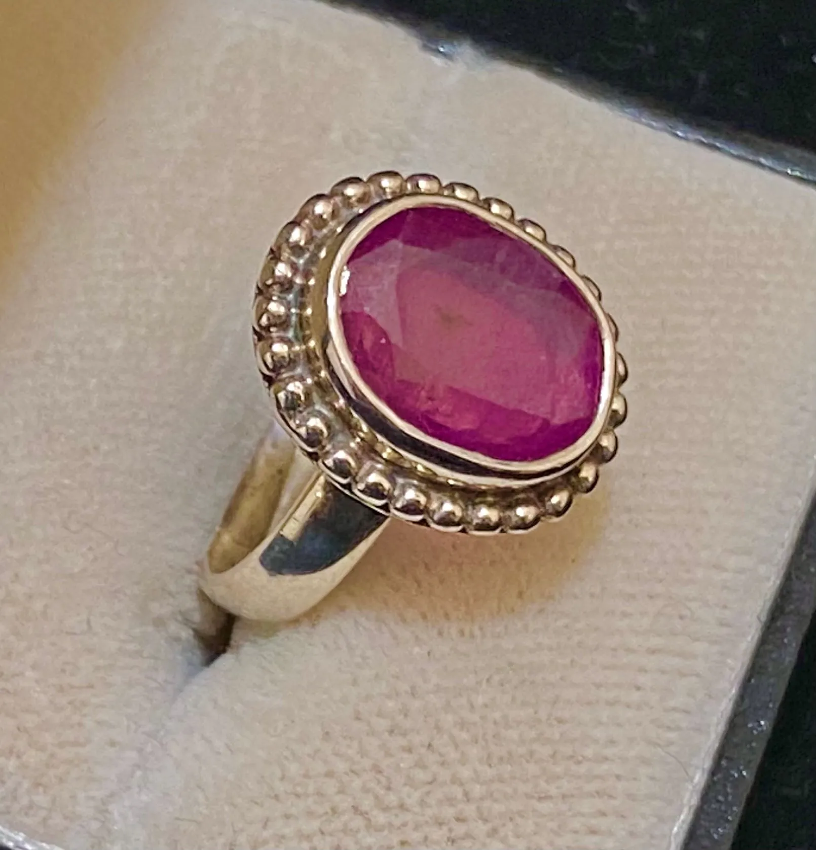 Beautiful Designer Sterling Silver Garnet Ring - $800 Appraisal Value w/CoA}
