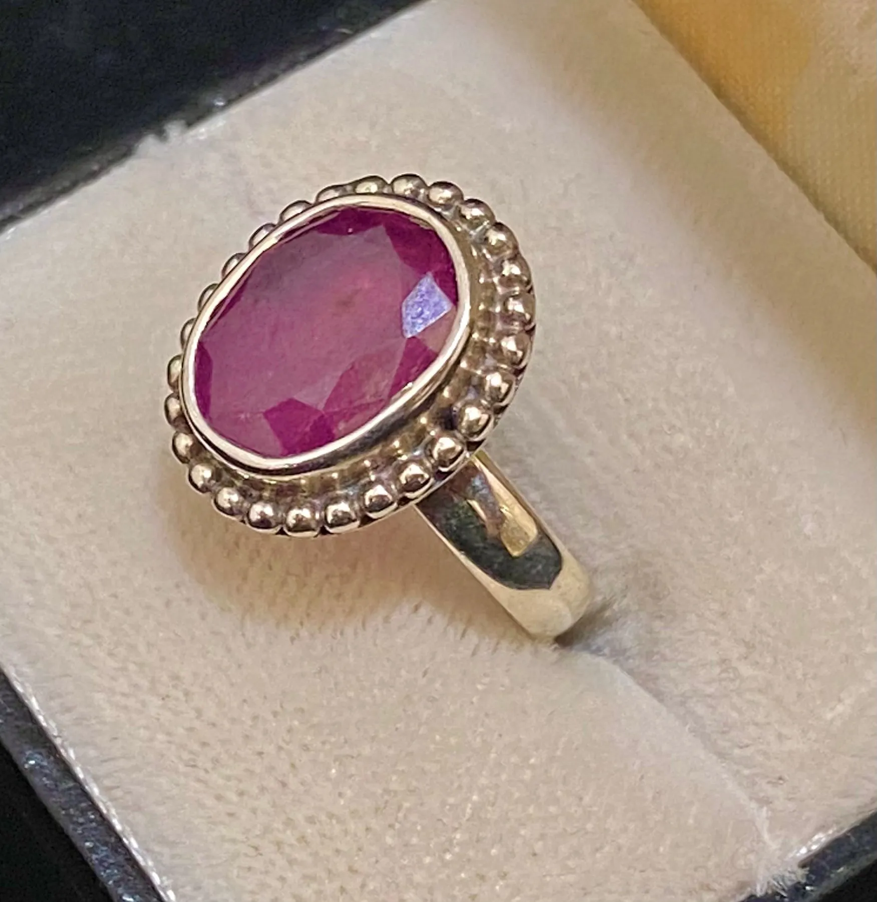 Beautiful Designer Sterling Silver Garnet Ring - $800 Appraisal Value w/CoA}