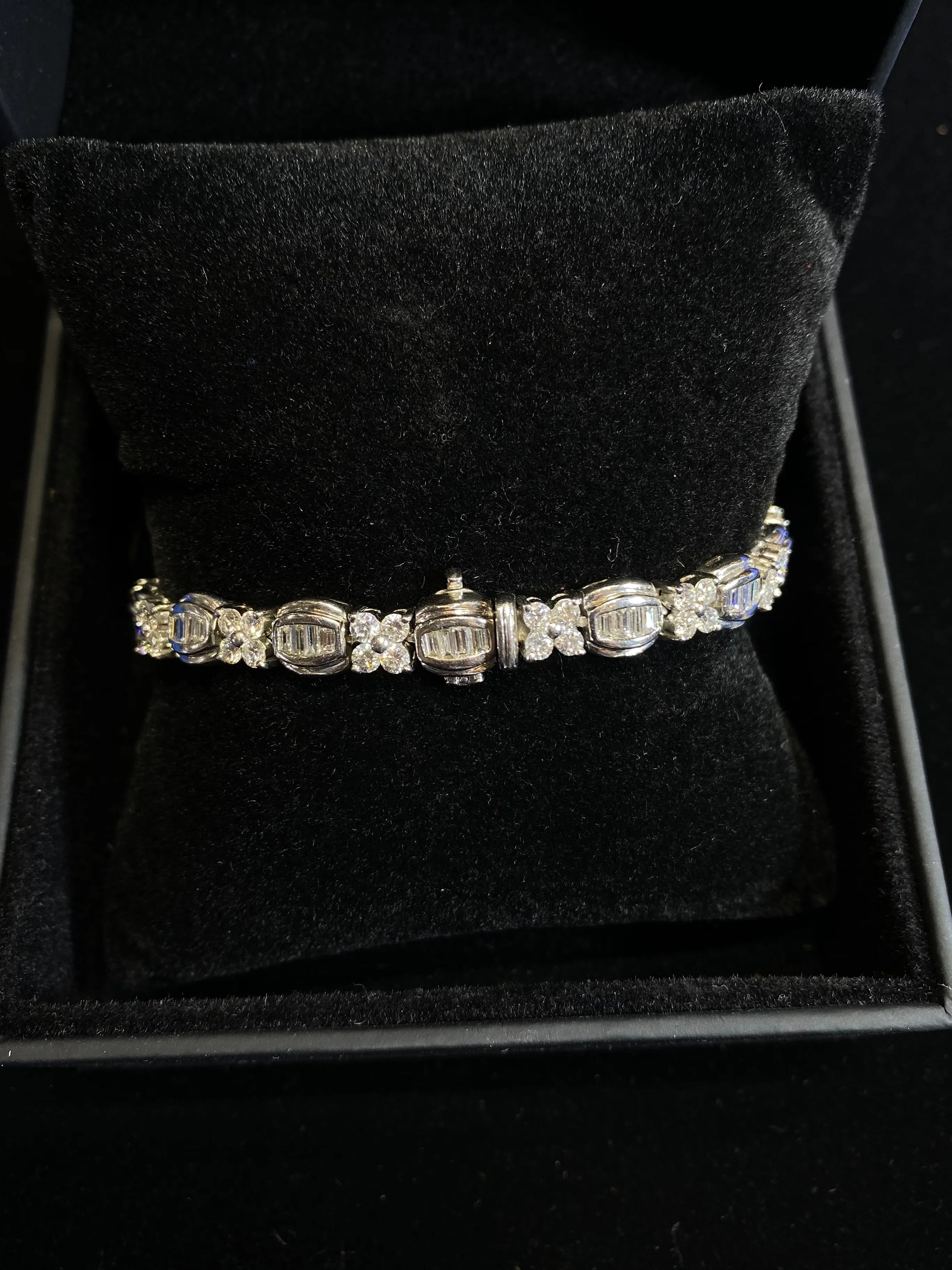BEAUTIFUL Elegant Modern Designer Platinum Bracelet w/ 112 Diamonds - 7 Cts. - $60K VALUE