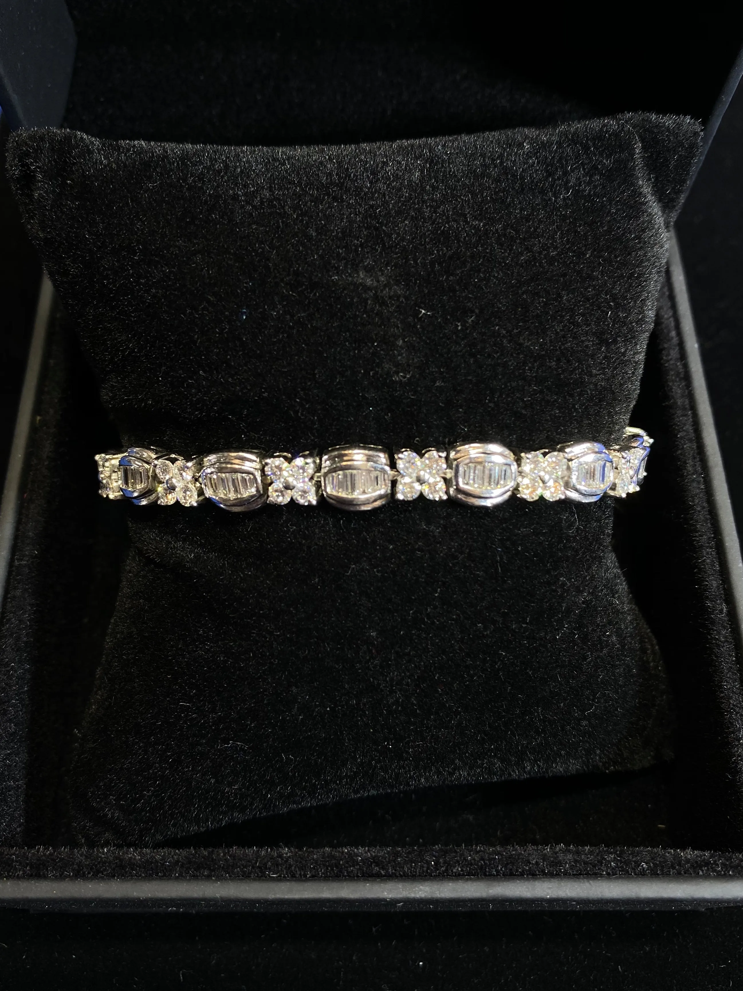 BEAUTIFUL Elegant Modern Designer Platinum Bracelet w/ 112 Diamonds - 7 Cts. - $60K VALUE
