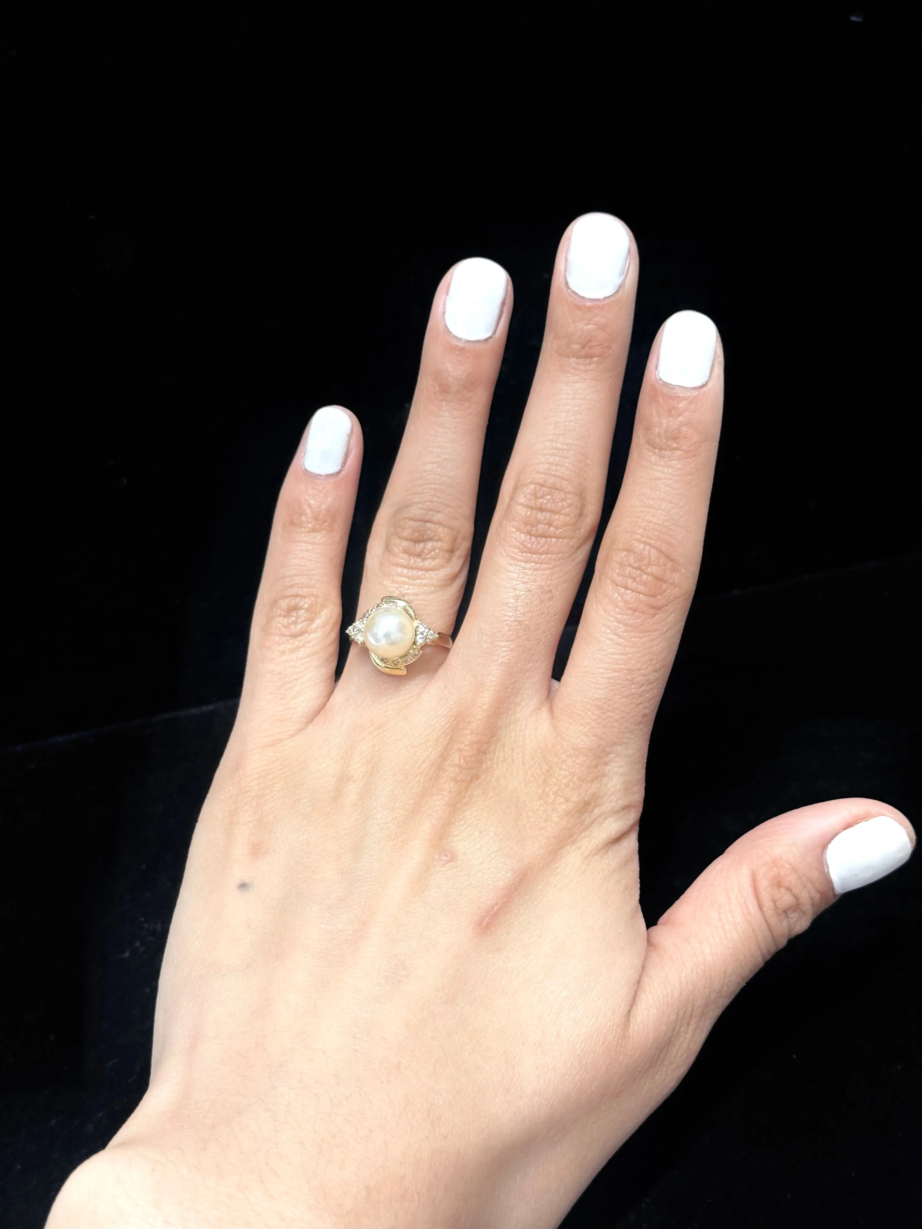 BEAUTIFUL LADIES  DIAMOND & PEARL YELLOW GOLD SETTING RING- $8k  APR w/ CoA!!!!!