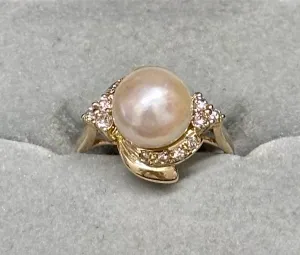 BEAUTIFUL LADIES  DIAMOND & PEARL YELLOW GOLD SETTING RING- $8k  APR w/ CoA!!!!!