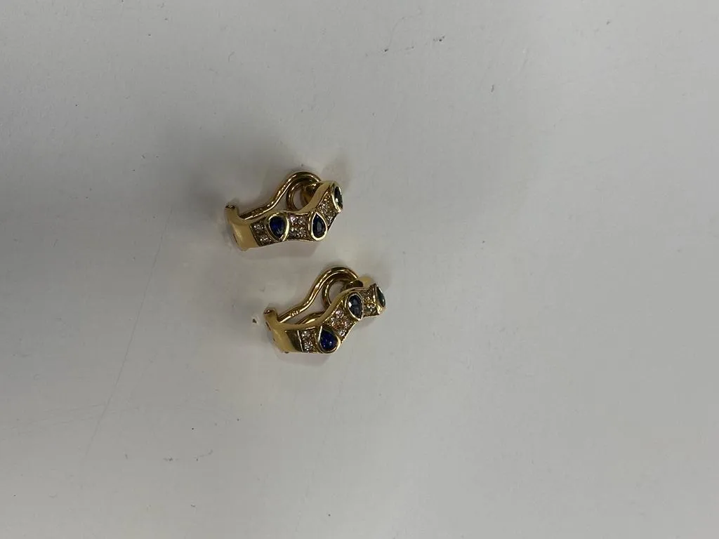 BEAUTIFUL LADIES SAPPHAIRES & DIAMONDS  18 YELLOW GOLD EARRINGS - $15K APR w/ CoA