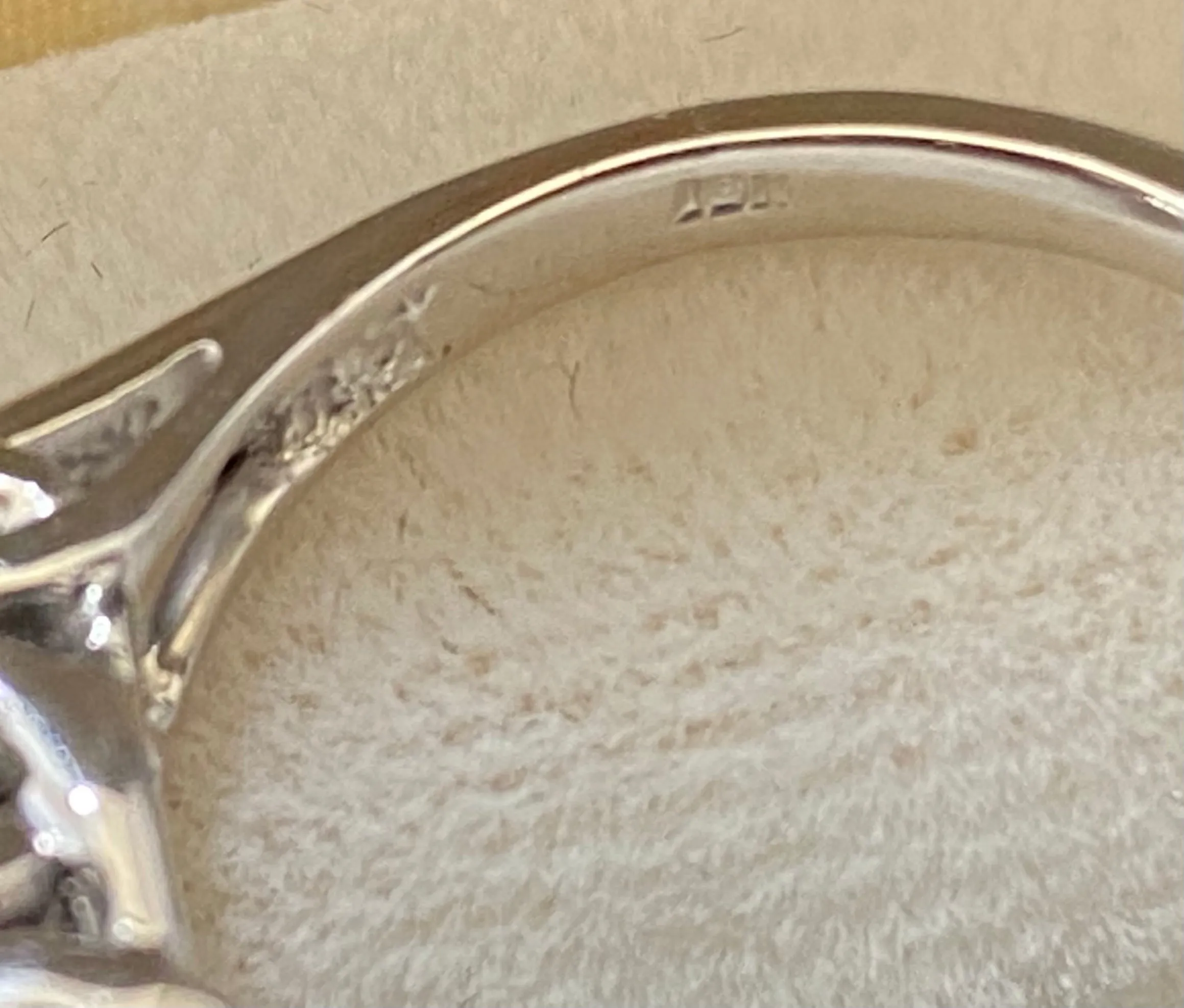 Beautiful Unique 18K White Gold 3-Stone Diamond Engagement Ring - $50K Appraisal Value w/CoA}