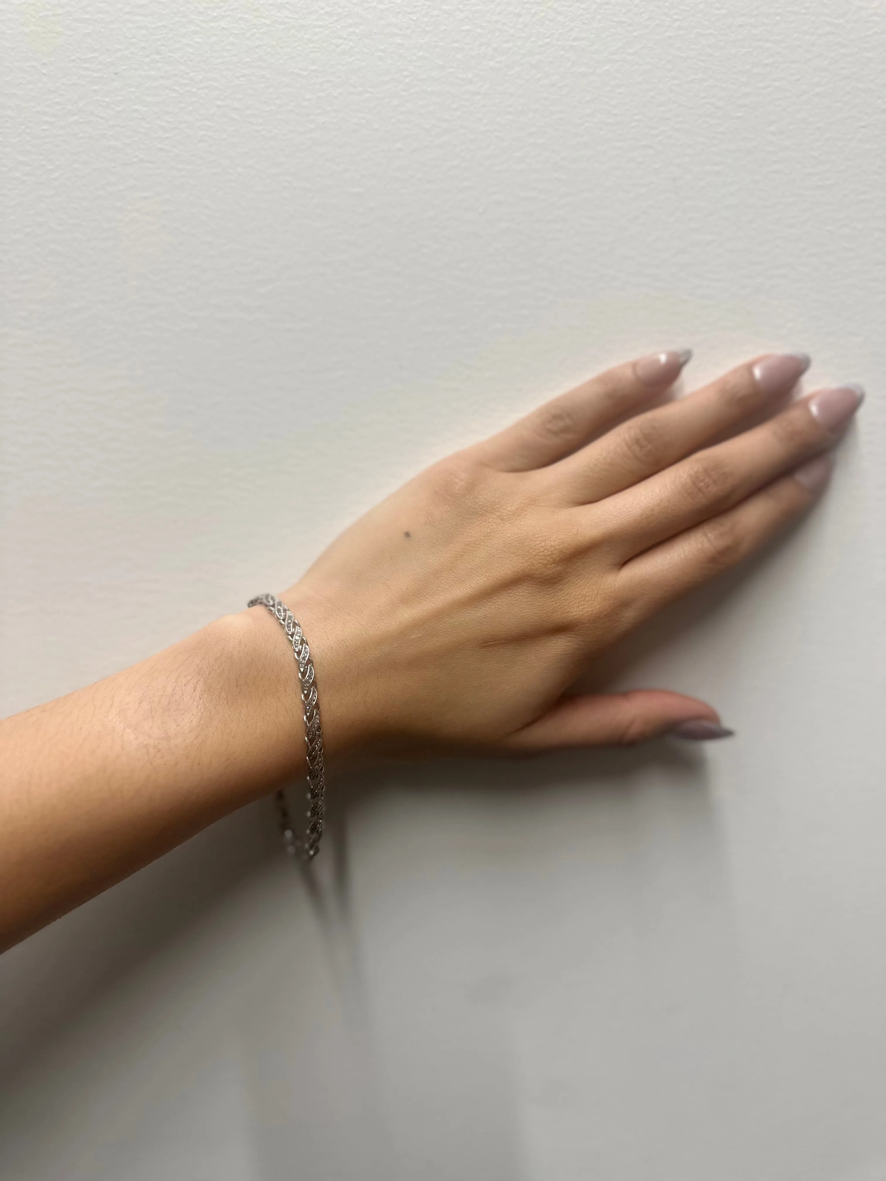 BEAUTIFUL UNIQUE DESIGNER  DIAMONDS  WHITE GOLD BRACELET - $8K   APR w/ CoA!