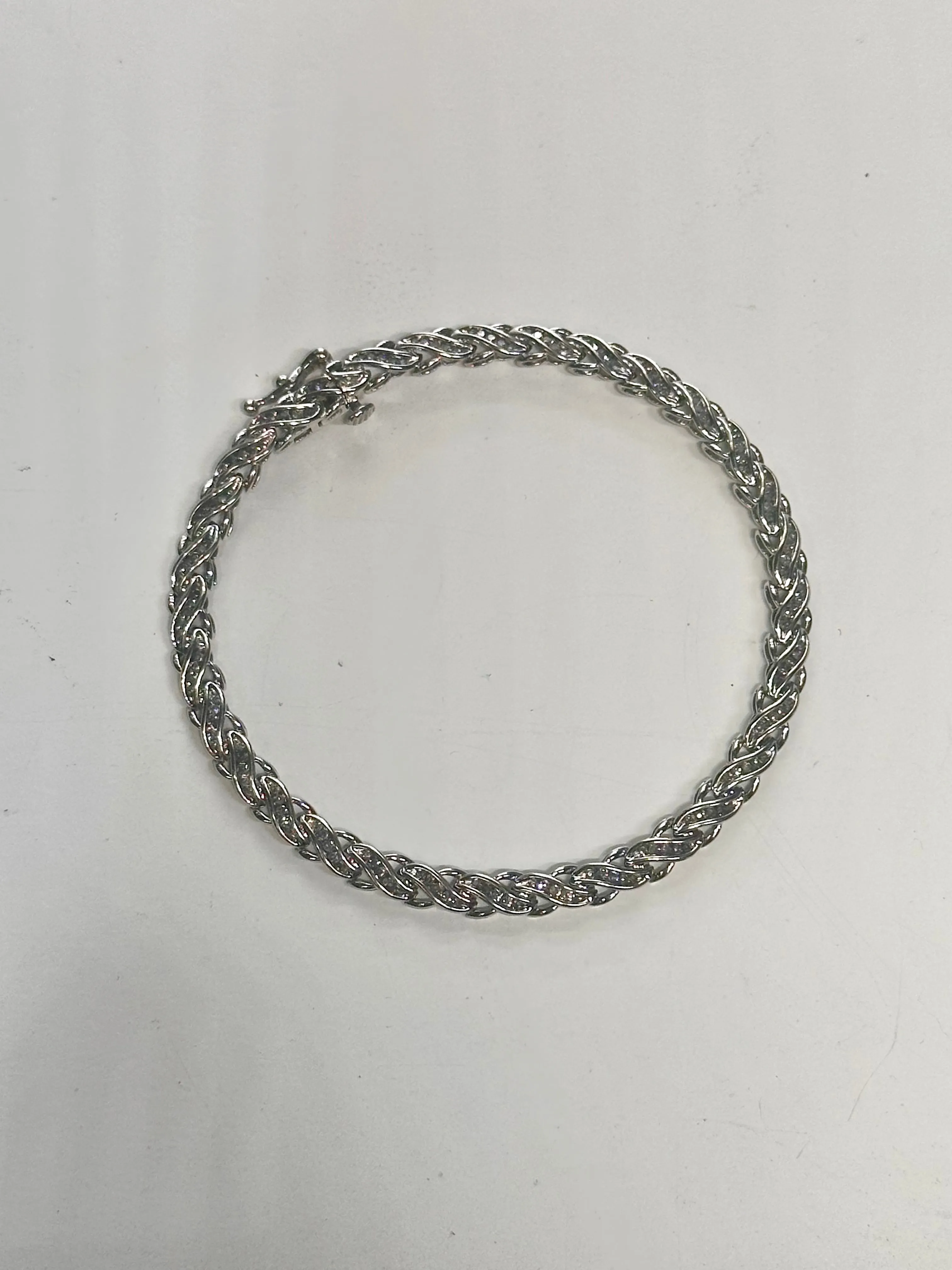 BEAUTIFUL UNIQUE DESIGNER  DIAMONDS  WHITE GOLD BRACELET - $8K   APR w/ CoA!