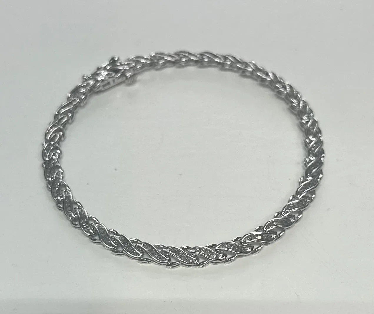 BEAUTIFUL UNIQUE DESIGNER  DIAMONDS  WHITE GOLD BRACELET - $8K   APR w/ CoA!