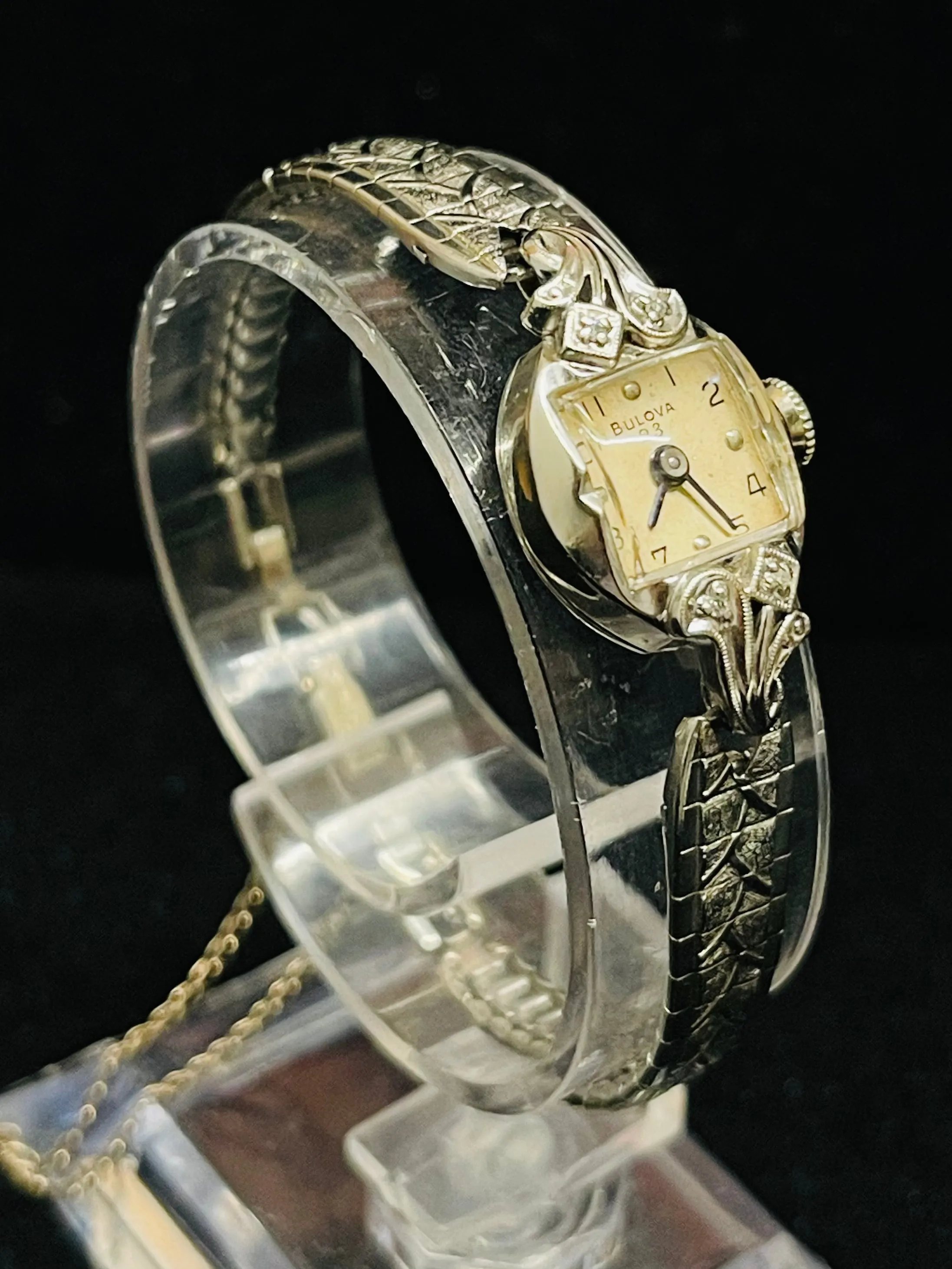 BULOVA 1940'S MECHANICAL LADIES SOLID GOLD & DIAMONDS WATCH - $5K APR w/ COA!