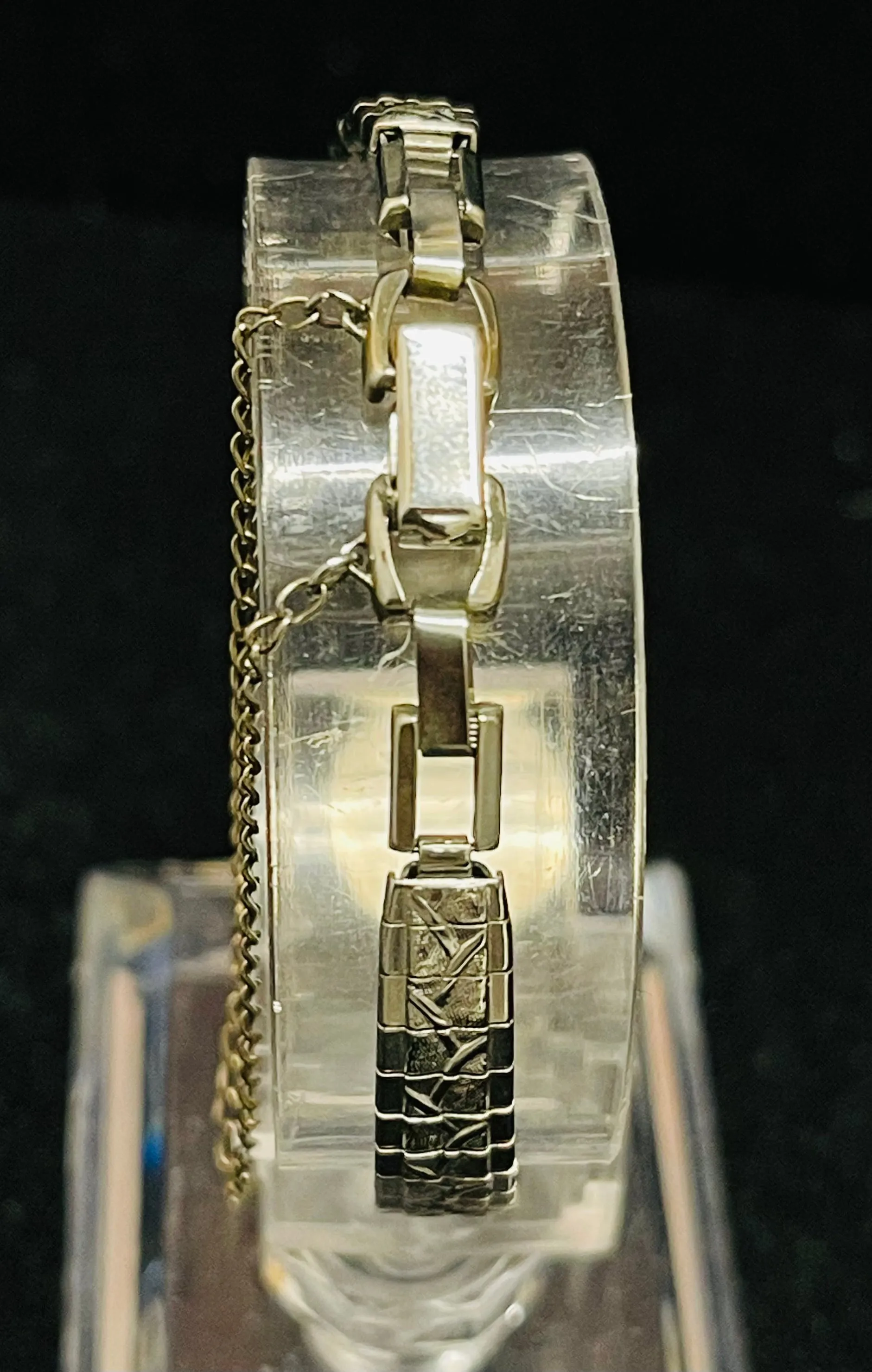 BULOVA 1940'S MECHANICAL LADIES SOLID GOLD & DIAMONDS WATCH - $5K APR w/ COA!
