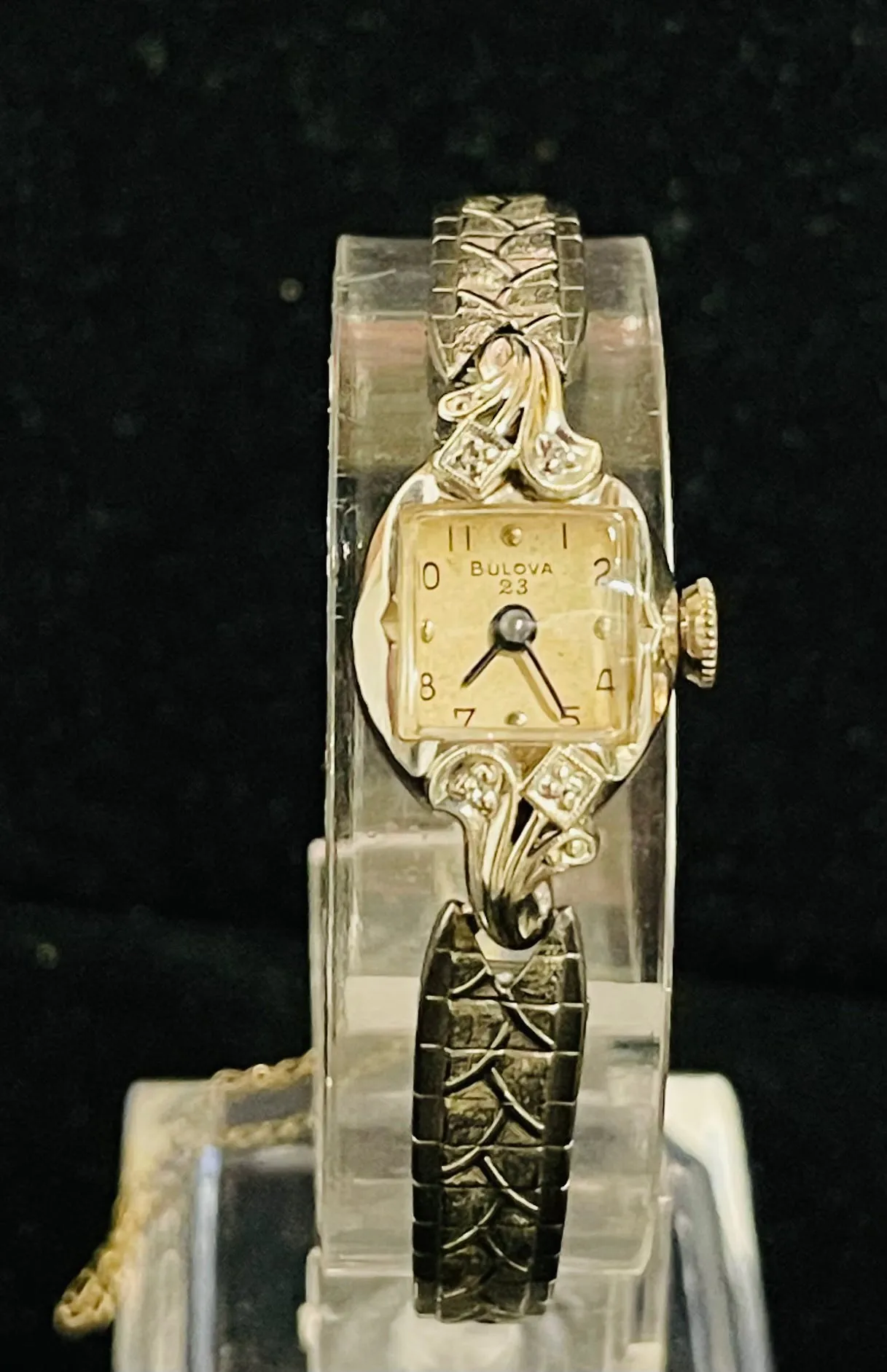 BULOVA 1940'S MECHANICAL LADIES SOLID GOLD & DIAMONDS WATCH - $5K APR w/ COA!