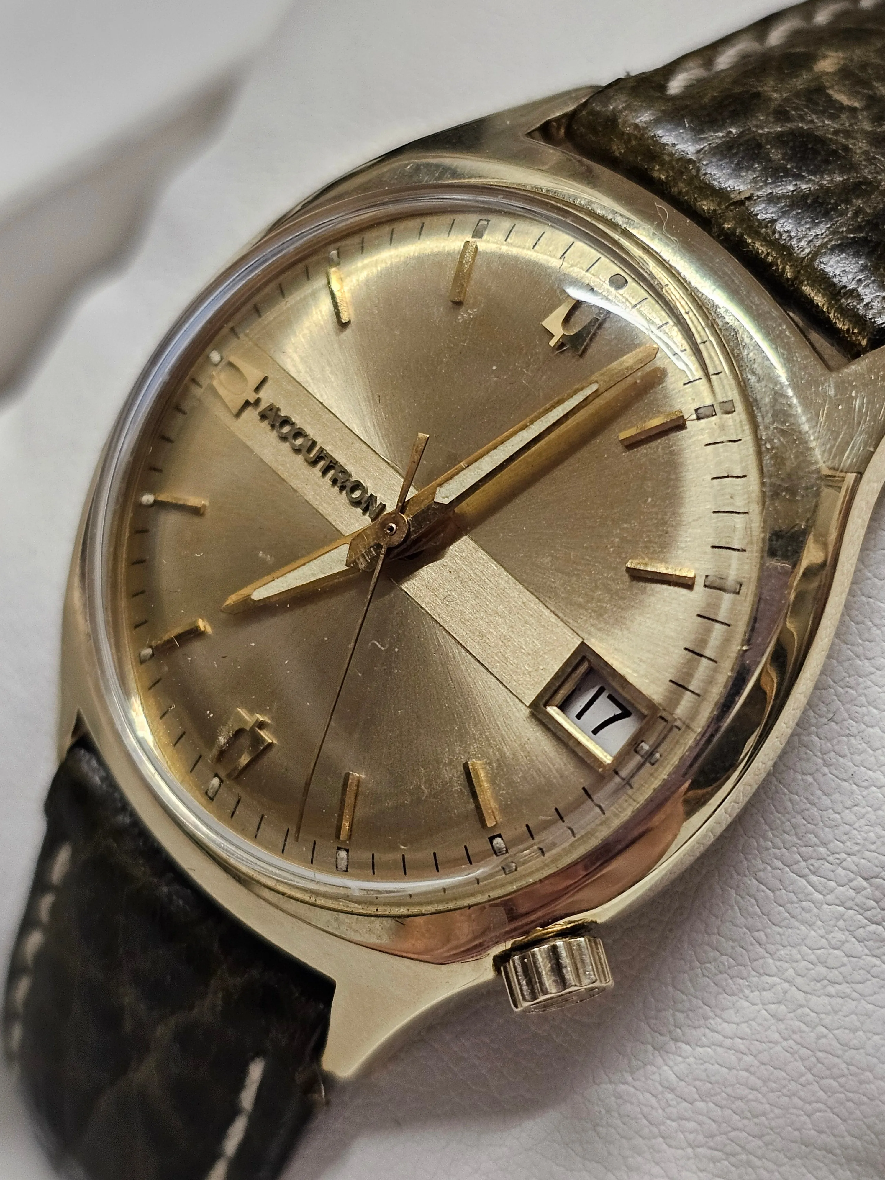 BULOVA Accutron, Solid YG, Date Feature Men's Electric Watch - $10K APR w/ COA!!
