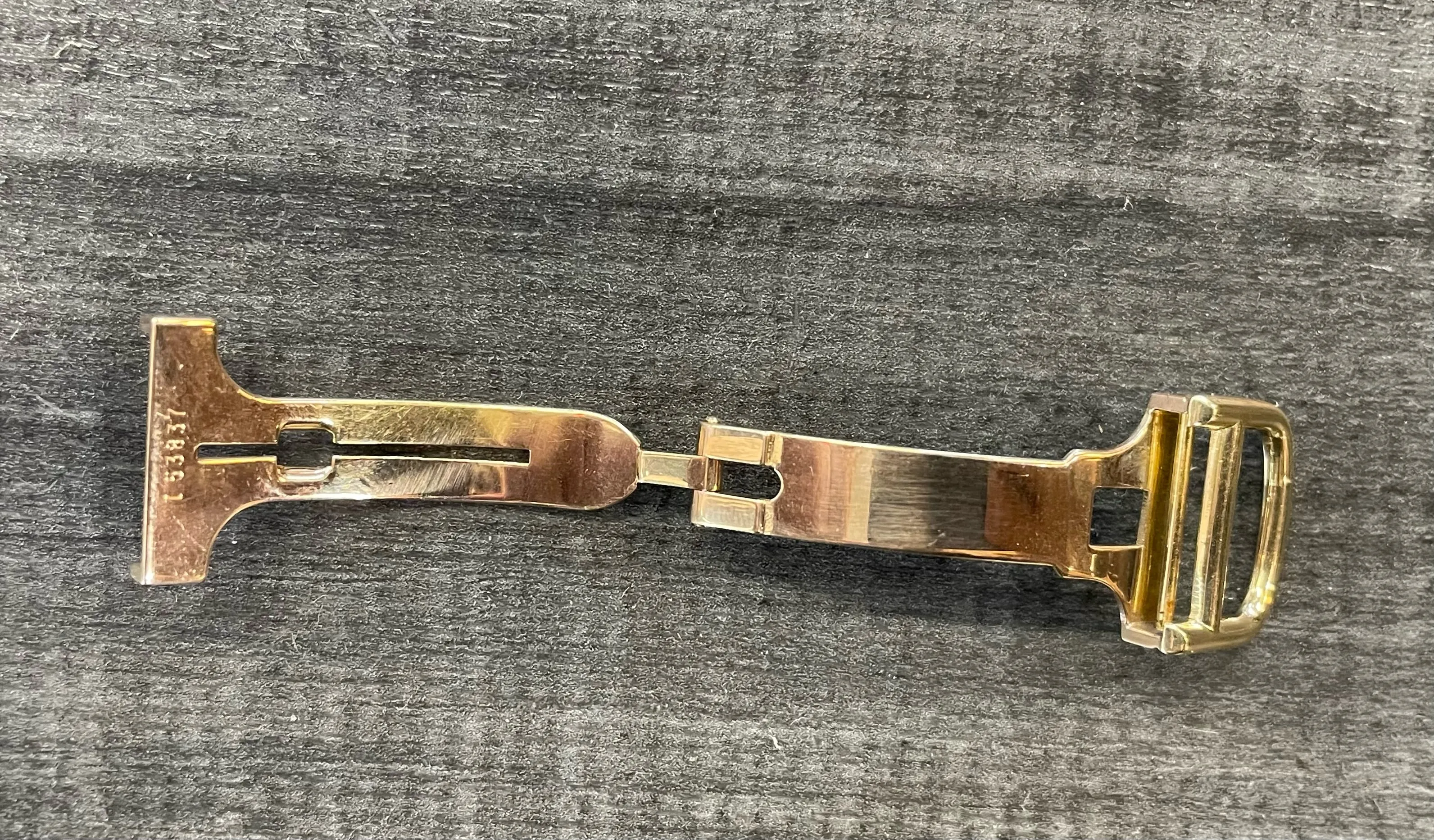 Cartier 18k Yellow Gold deployment Buckle Type - $7,500.00 APR w/ CoA!