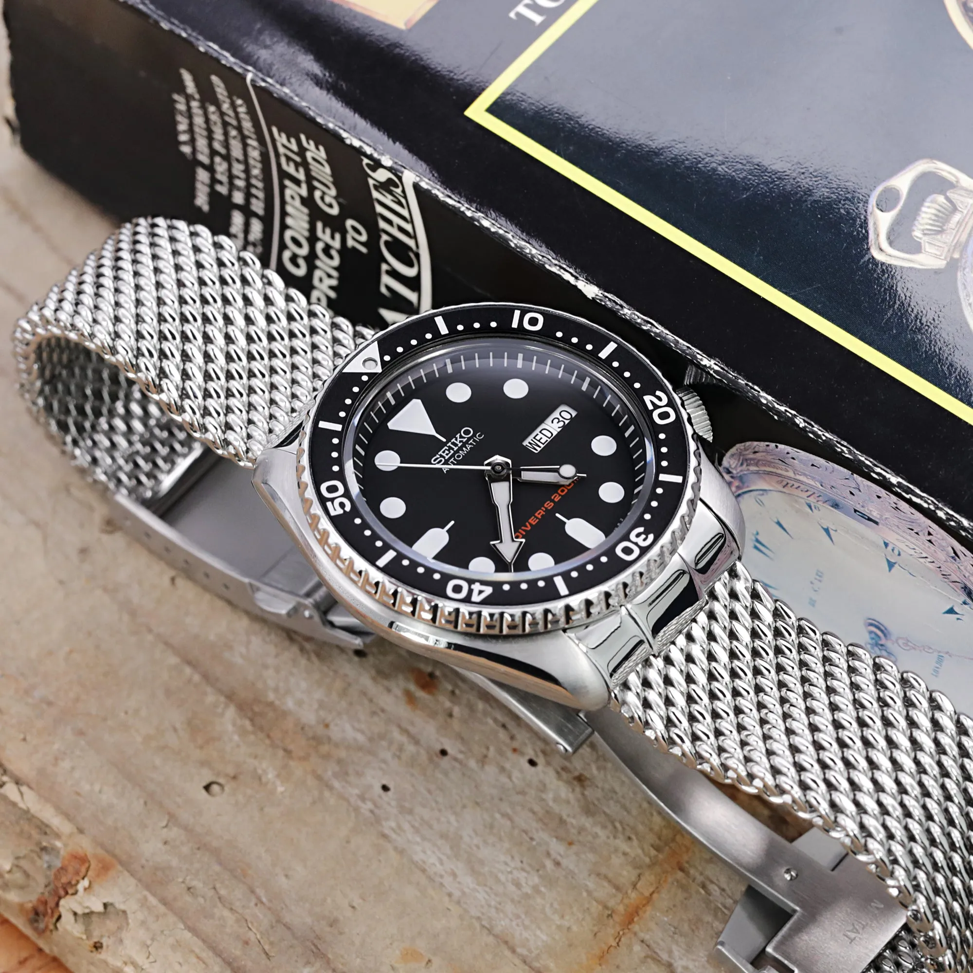 Curved End Massy Mesh Watch Band compatible with Seiko SKX007, V-Clasp, Polished