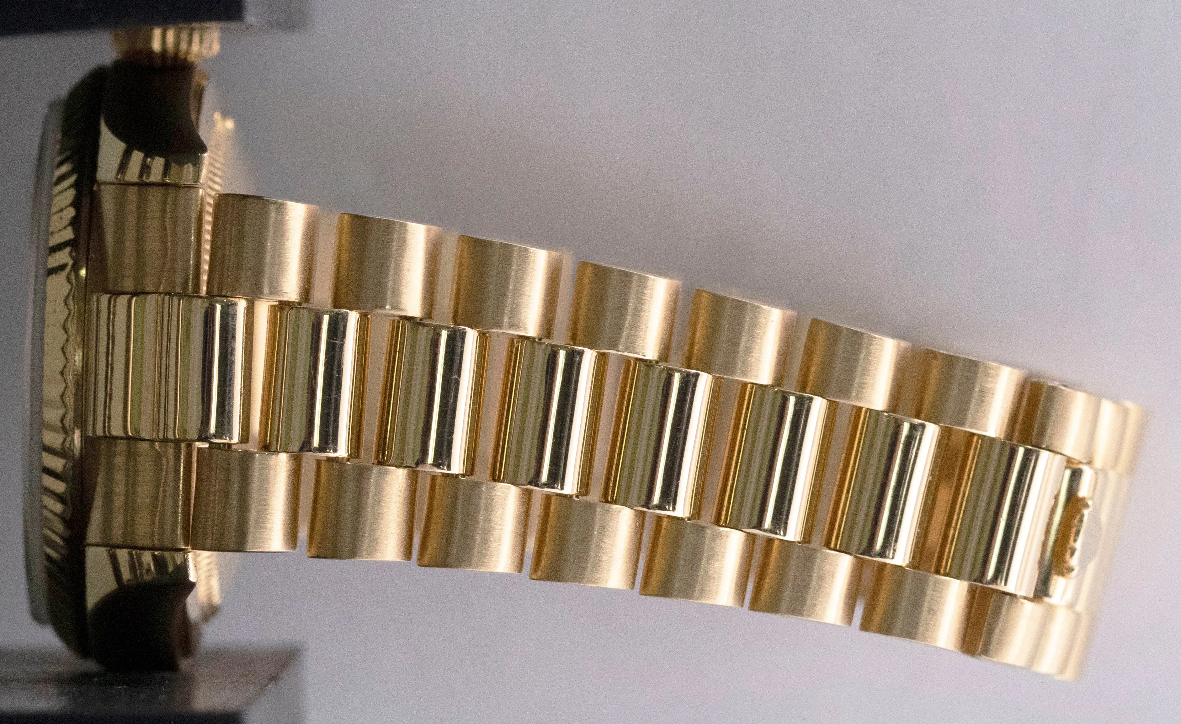 MINT Rolex Day-Date President 36mm Blue 18K Yellow Gold Fluted Watch 118238