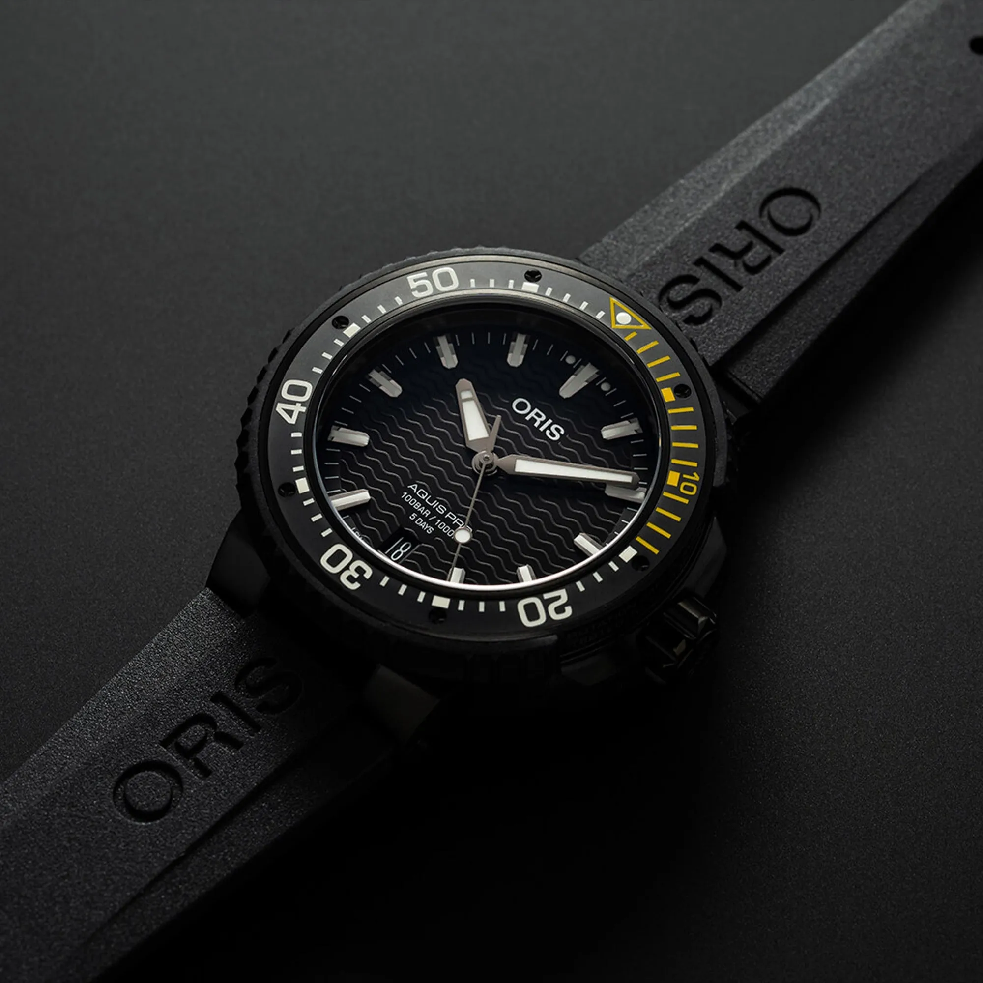 Oris - AquisPro Date Black Calibre 400