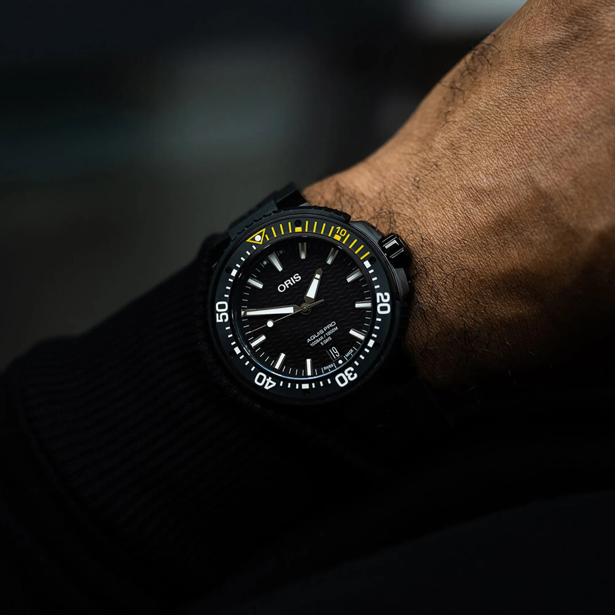 Oris - AquisPro Date Black Calibre 400