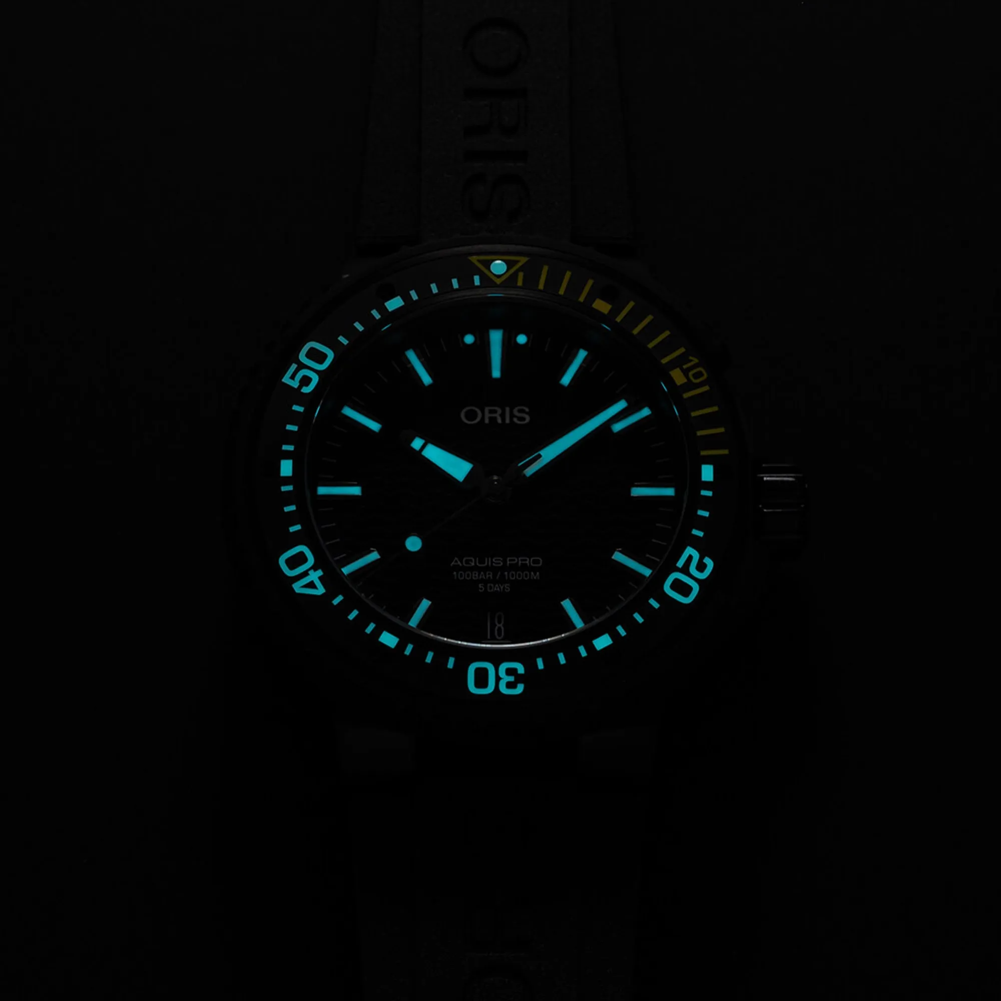 Oris - AquisPro Date Black Calibre 400